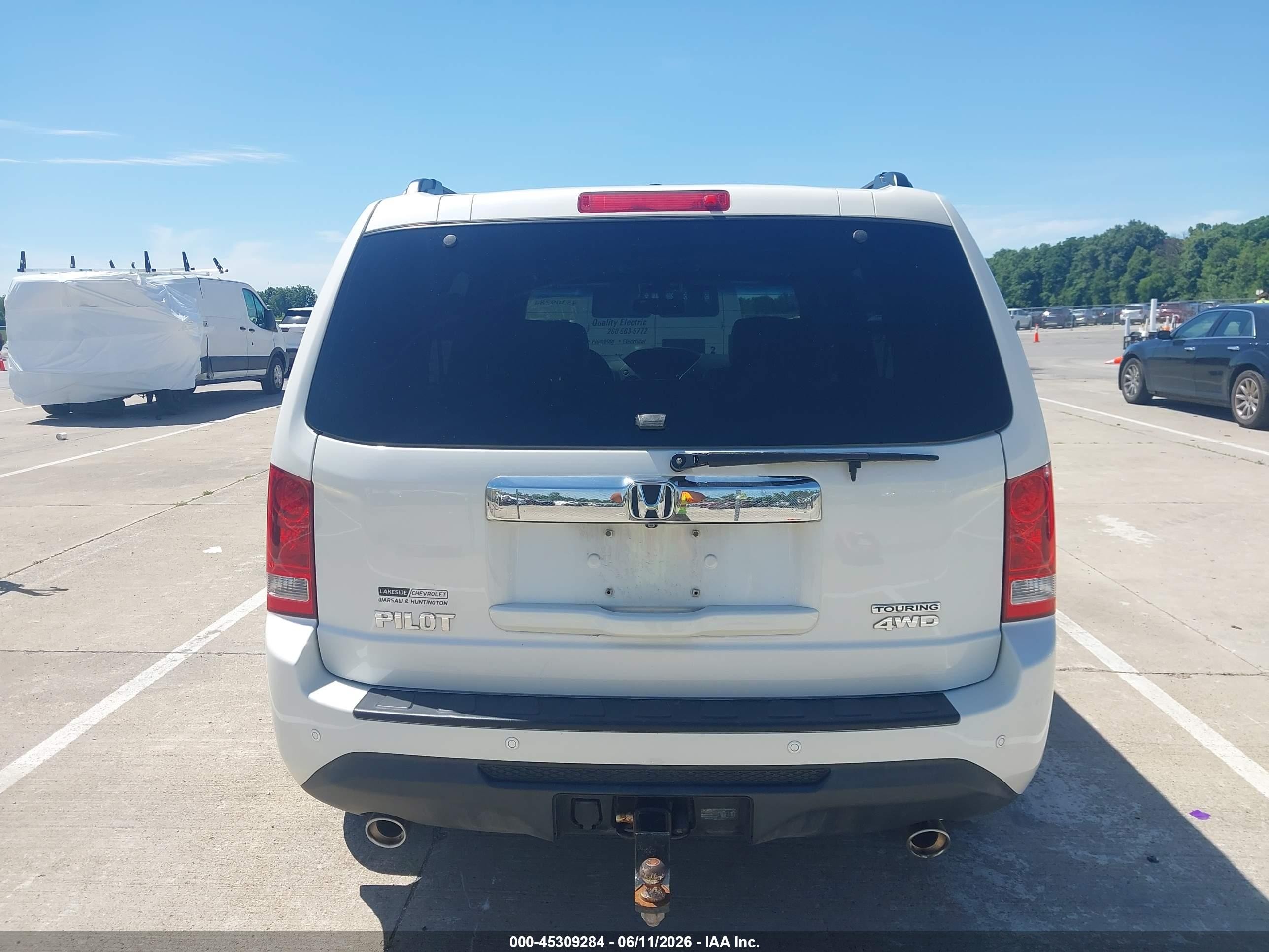 2014 Honda Pilot Touring White vin: 5FNYF4H9XEB005615