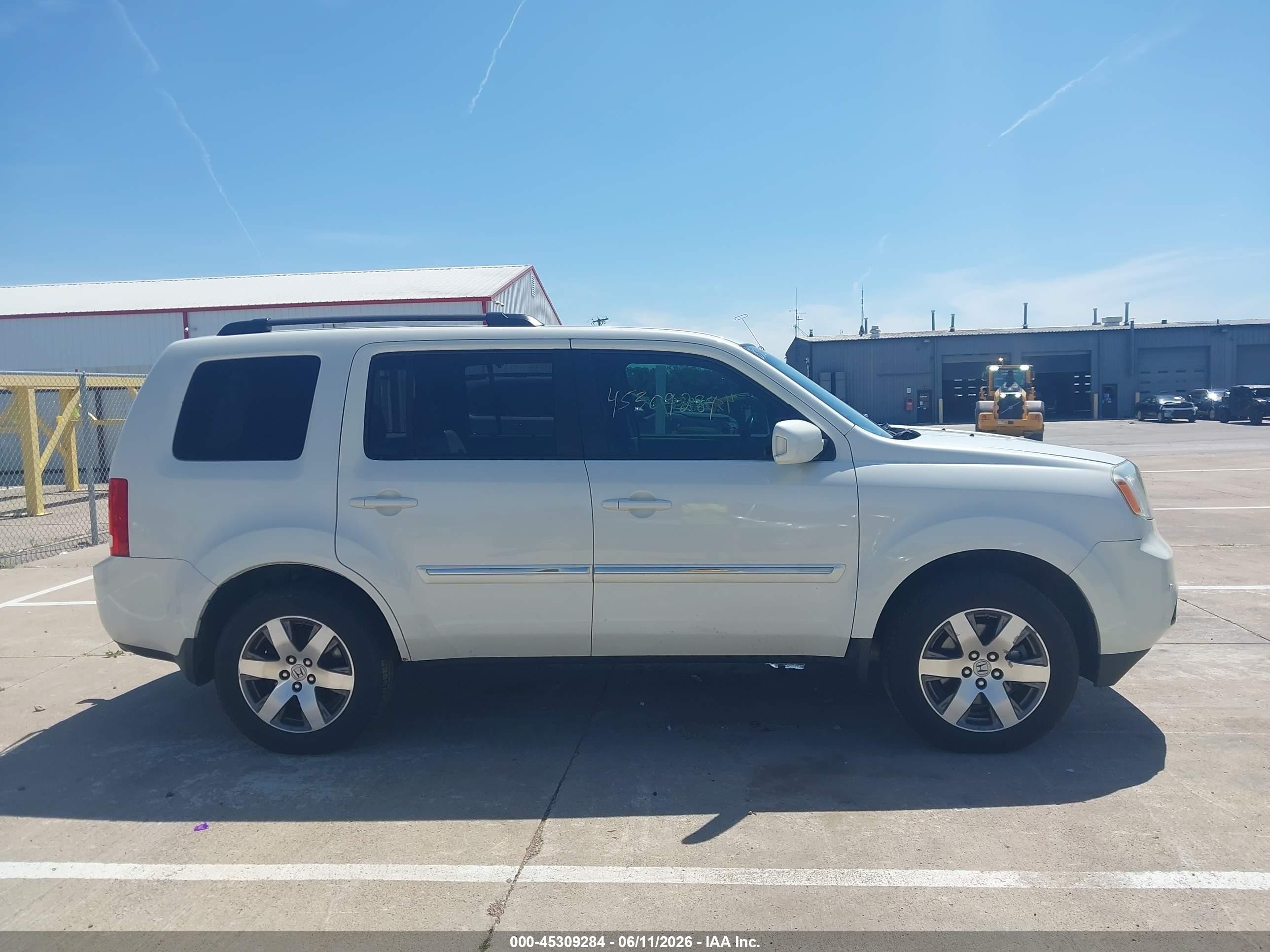 2014 Honda Pilot Touring White vin: 5FNYF4H9XEB005615