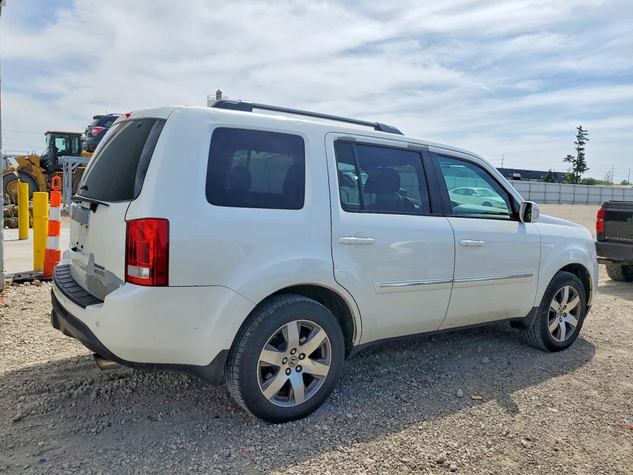 2014 Honda Pilot Touring White vin: 5FNYF4H9XEB006649