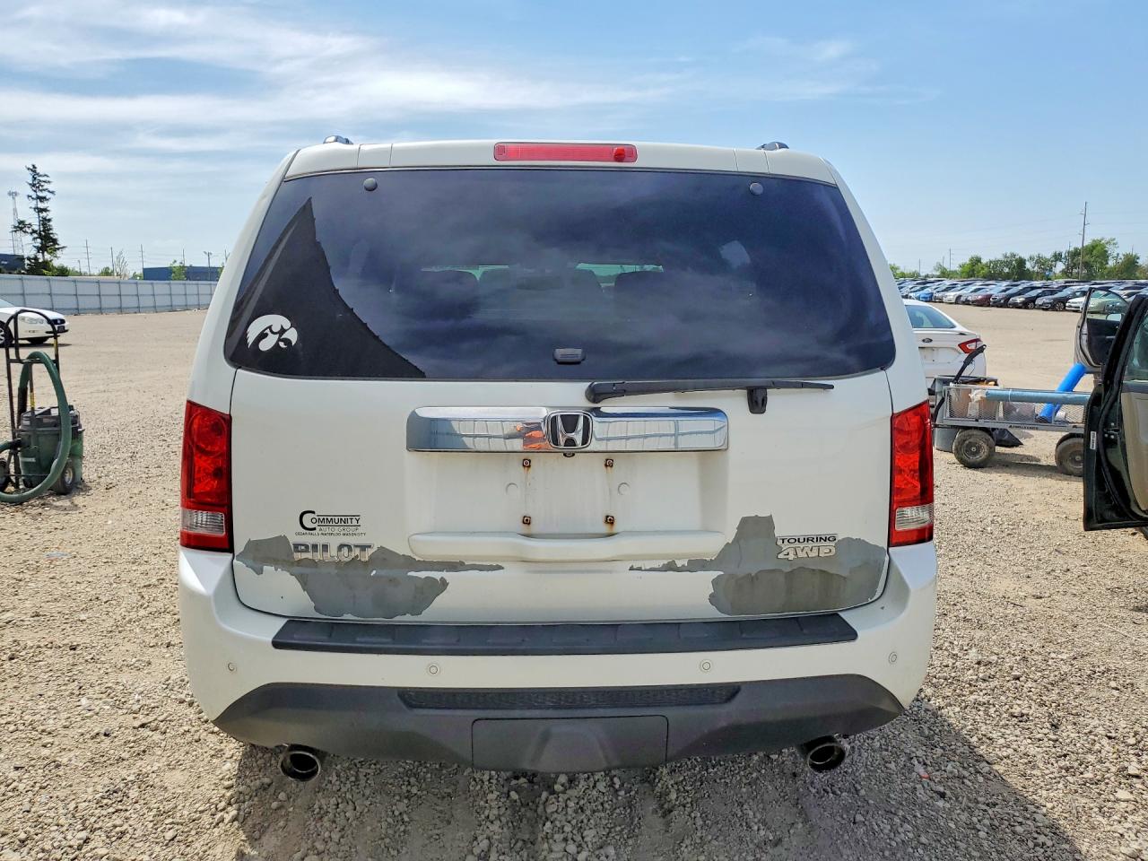 2014 Honda Pilot Touring White vin: 5FNYF4H9XEB006649