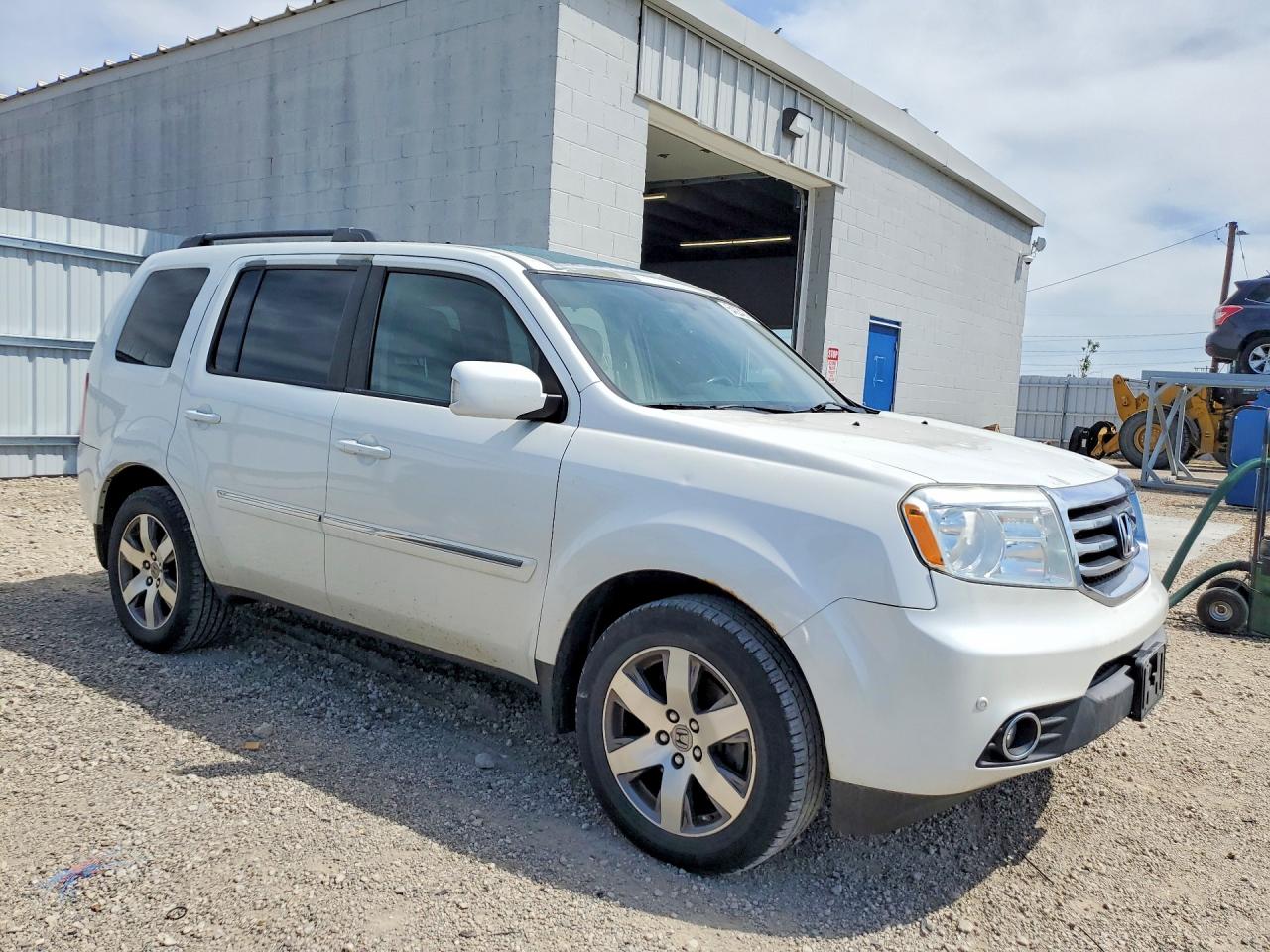 2014 Honda Pilot Touring White vin: 5FNYF4H9XEB006649