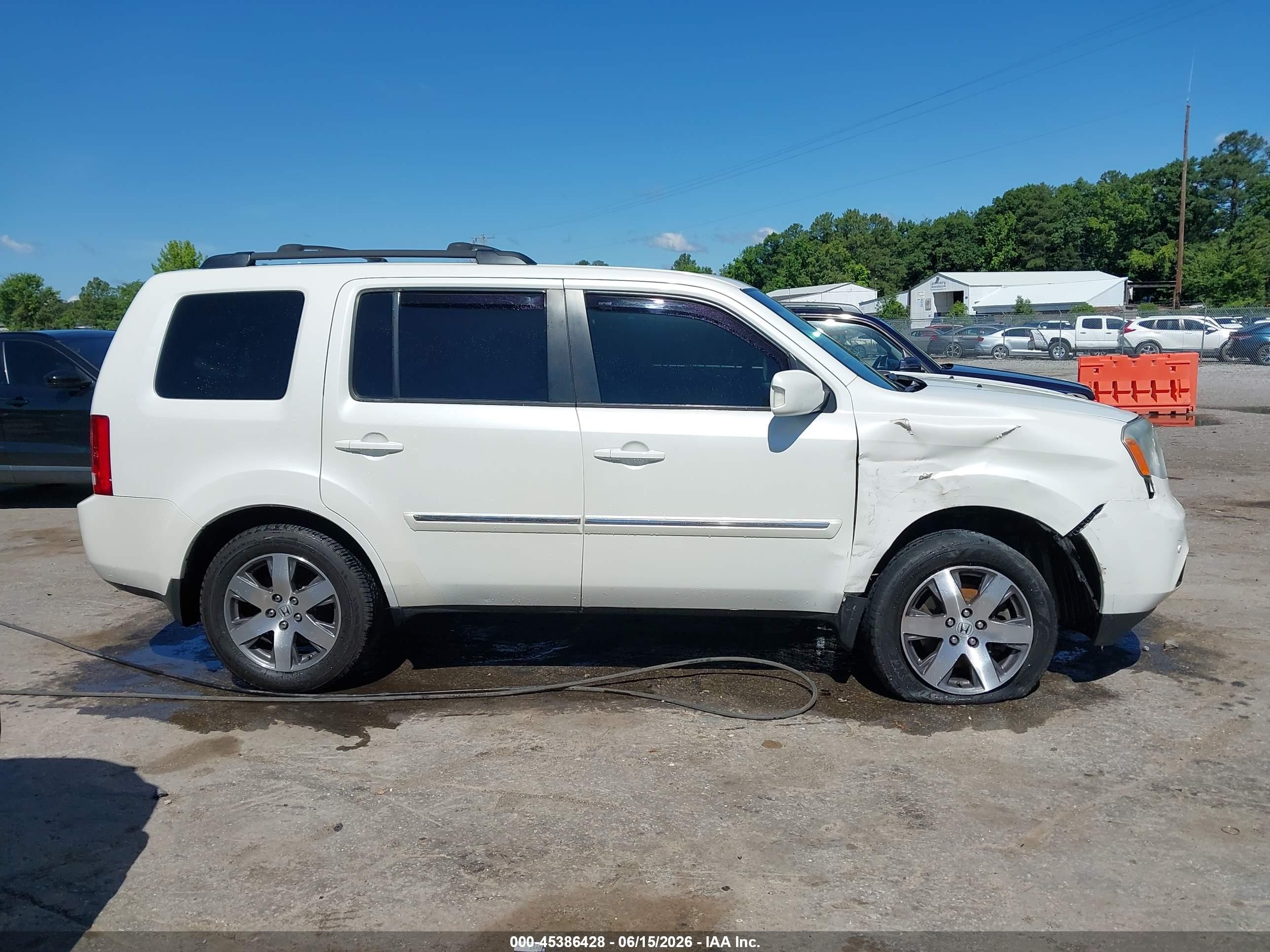 2014 Honda Pilot Touring White vin: 5FNYF4H9XEB007784