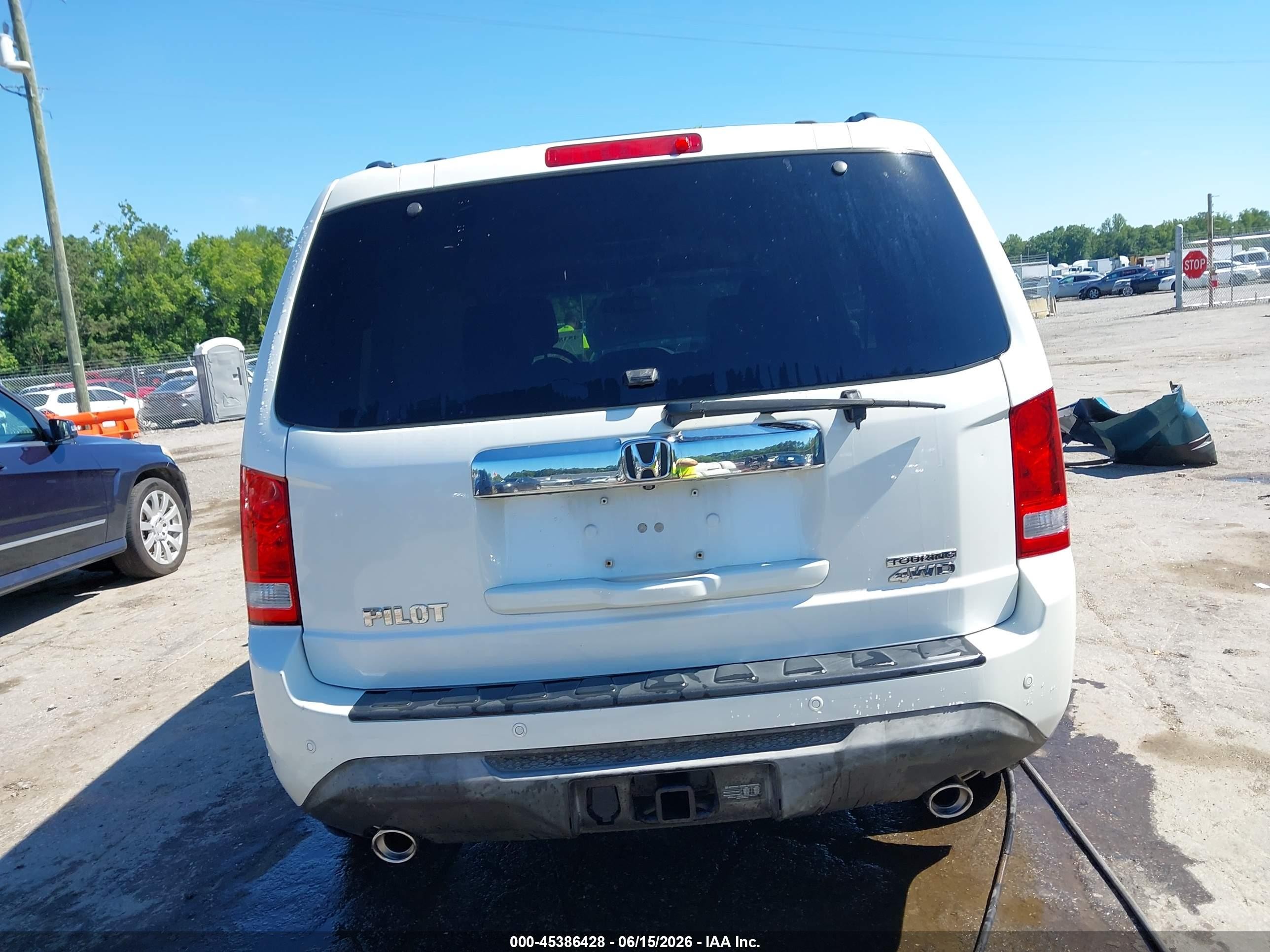 2014 Honda Pilot Touring White vin: 5FNYF4H9XEB007784