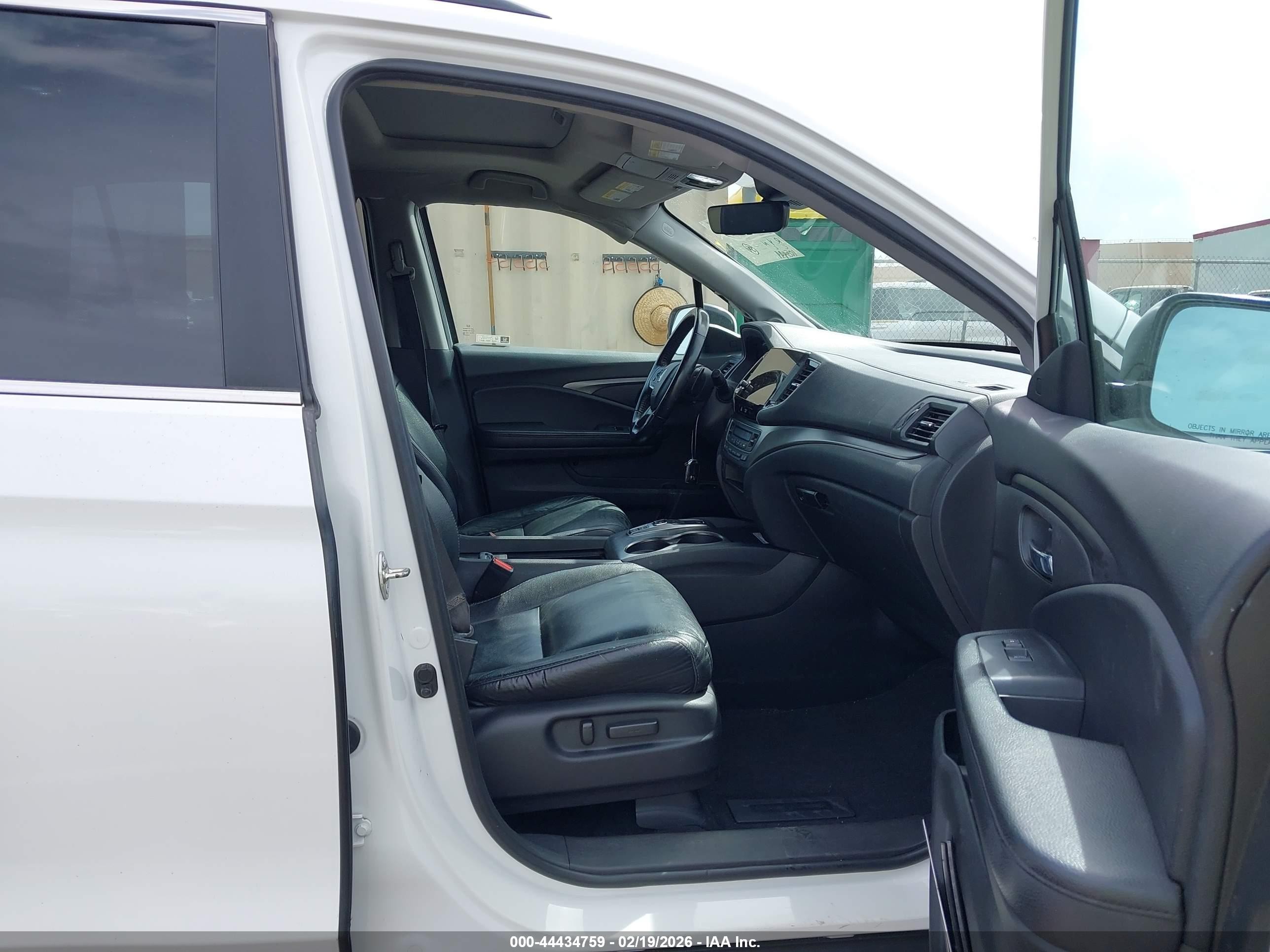 2021 Honda Pilot 2wd Special Edition White vin: 5FNYF5H23MB009223
