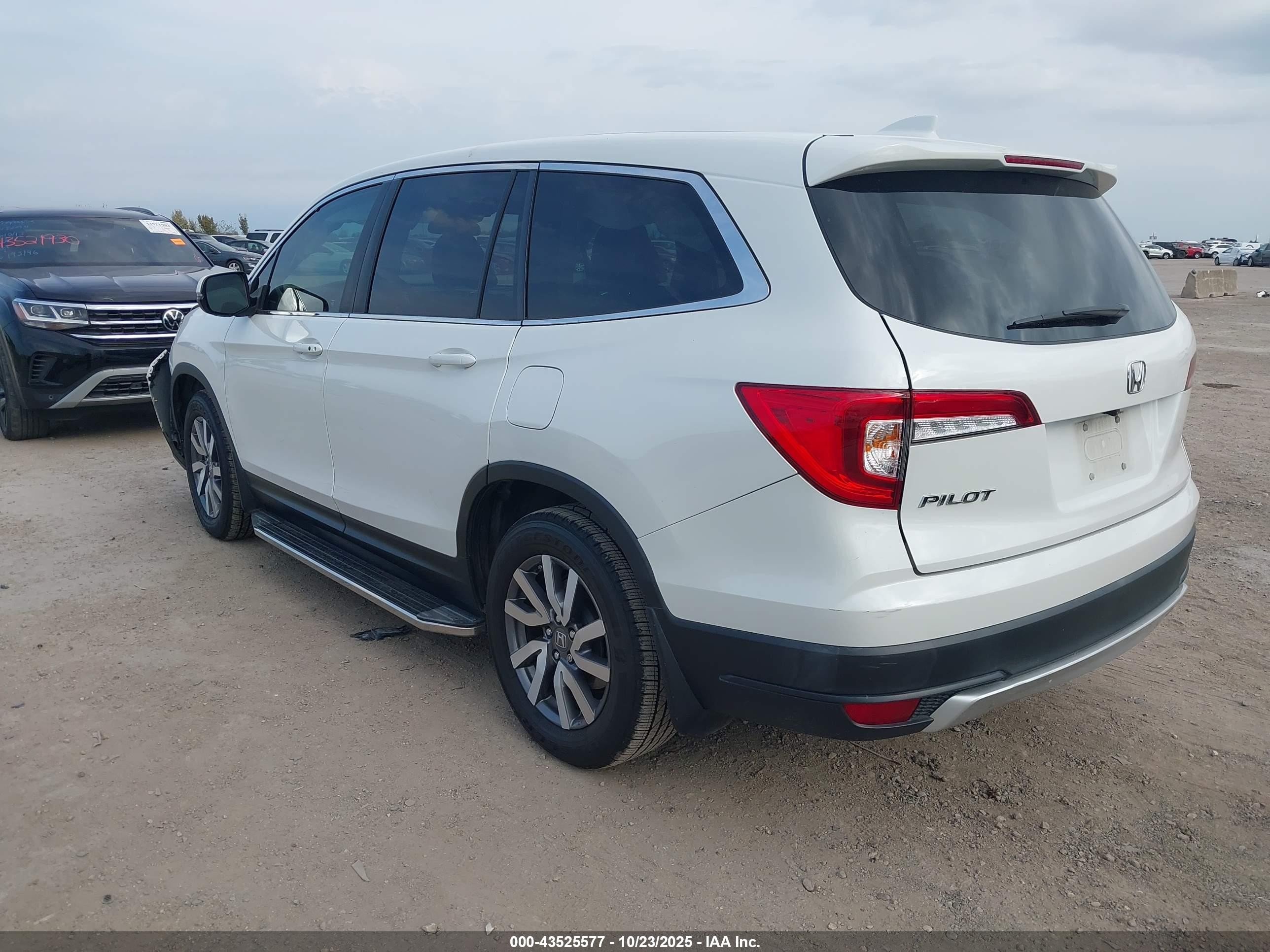 2021 Honda Pilot 2wd Ex Белый vin: 5FNYF5H30MB019569