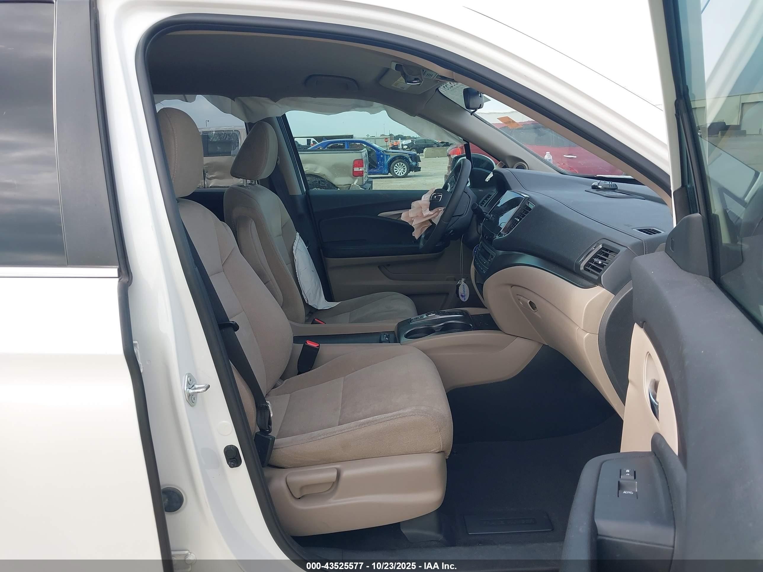 2021 Honda Pilot 2wd Ex Белый vin: 5FNYF5H30MB019569