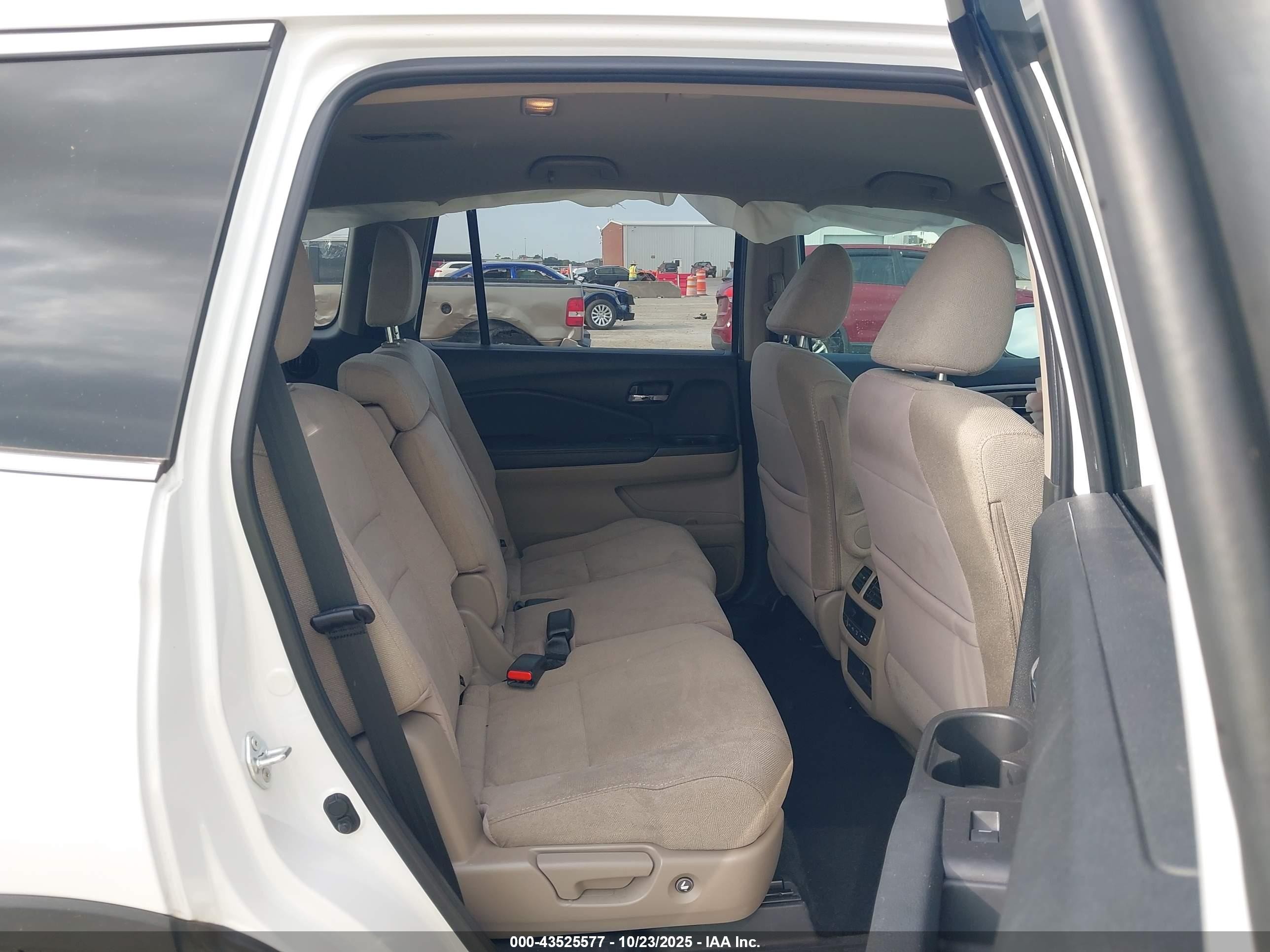 2021 Honda Pilot 2wd Ex Белый vin: 5FNYF5H30MB019569