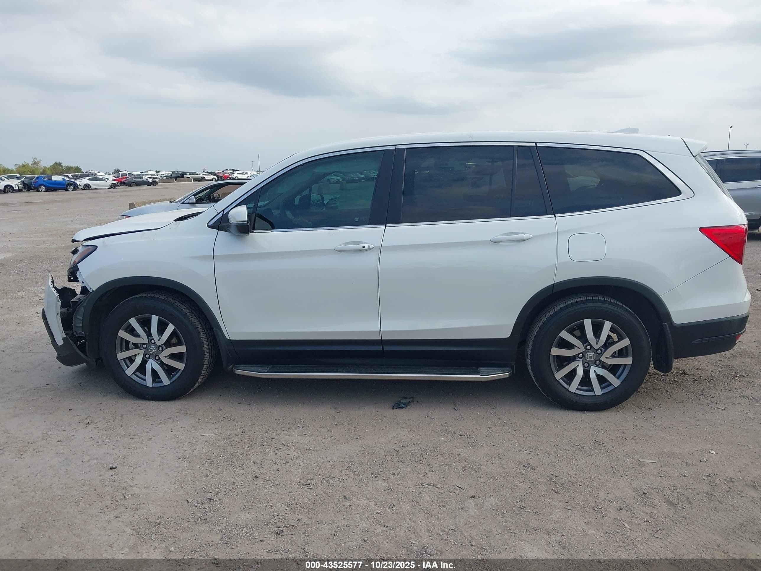 2021 Honda Pilot 2wd Ex Белый vin: 5FNYF5H30MB019569