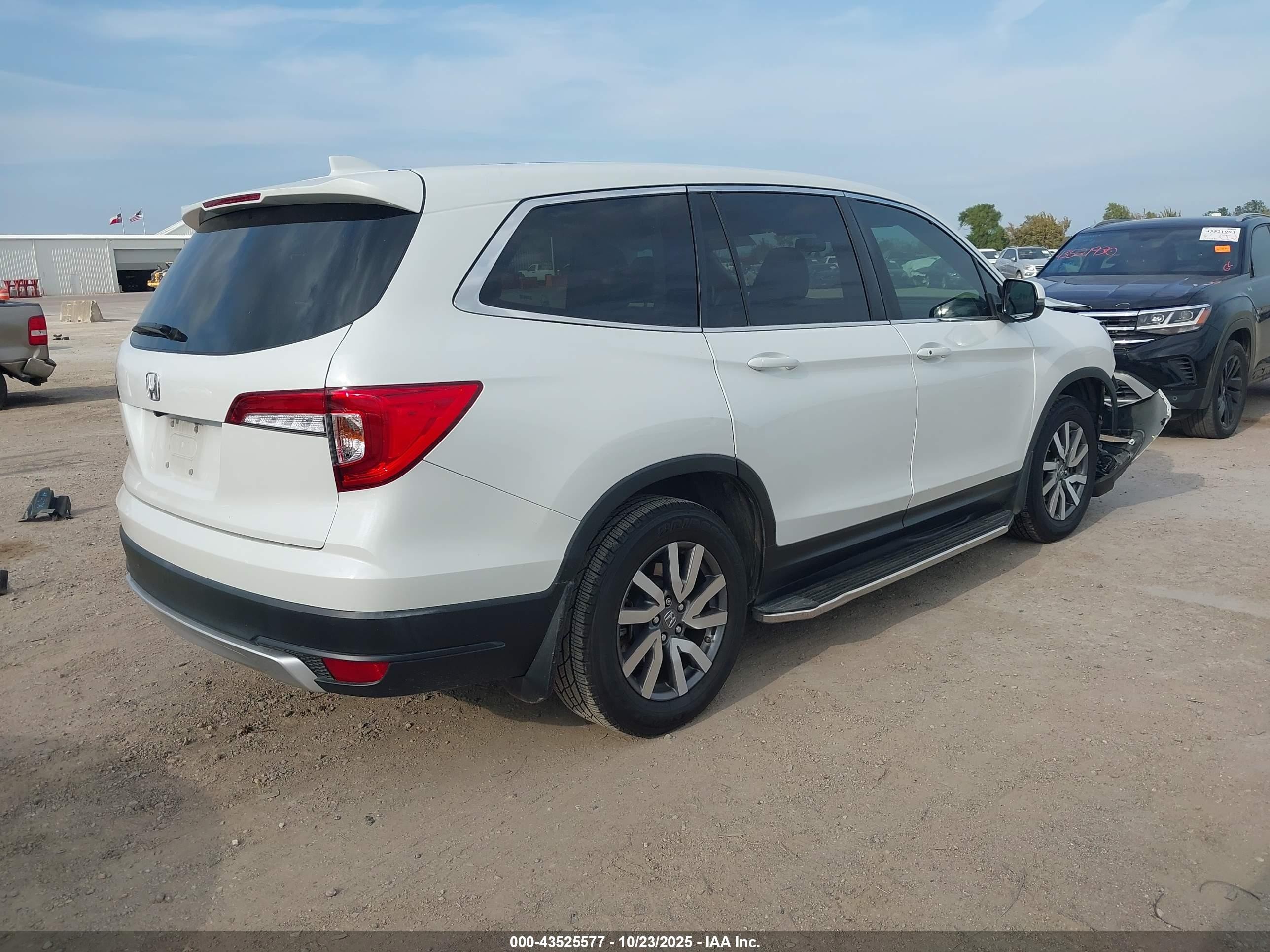 2021 Honda Pilot 2wd Ex Белый vin: 5FNYF5H30MB019569