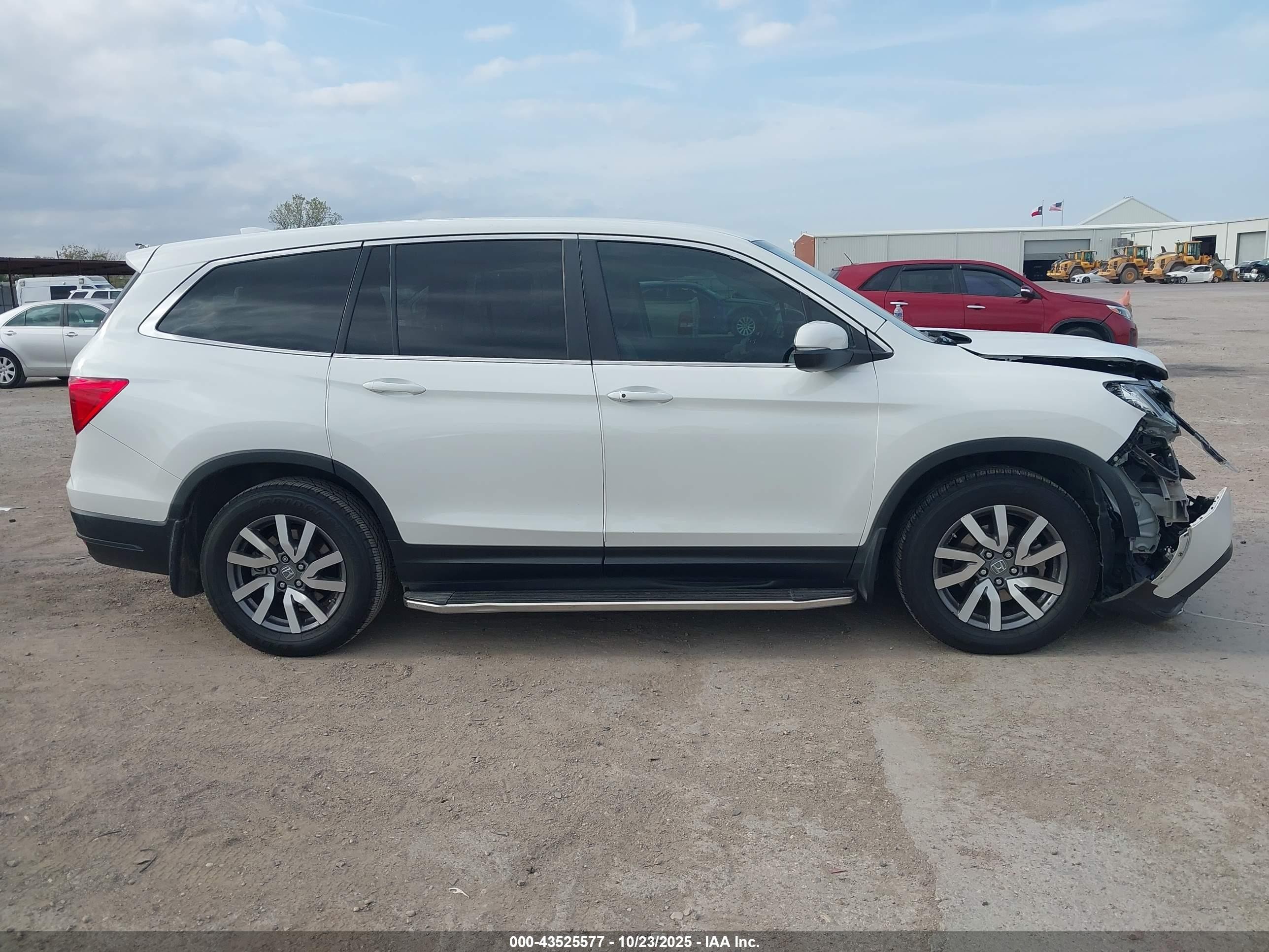 2021 Honda Pilot 2wd Ex Белый vin: 5FNYF5H30MB019569