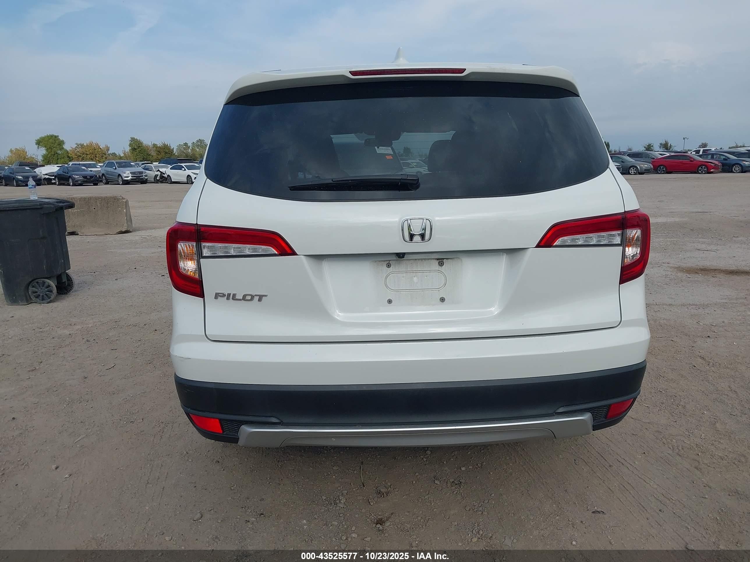 2021 Honda Pilot 2wd Ex Белый vin: 5FNYF5H30MB019569