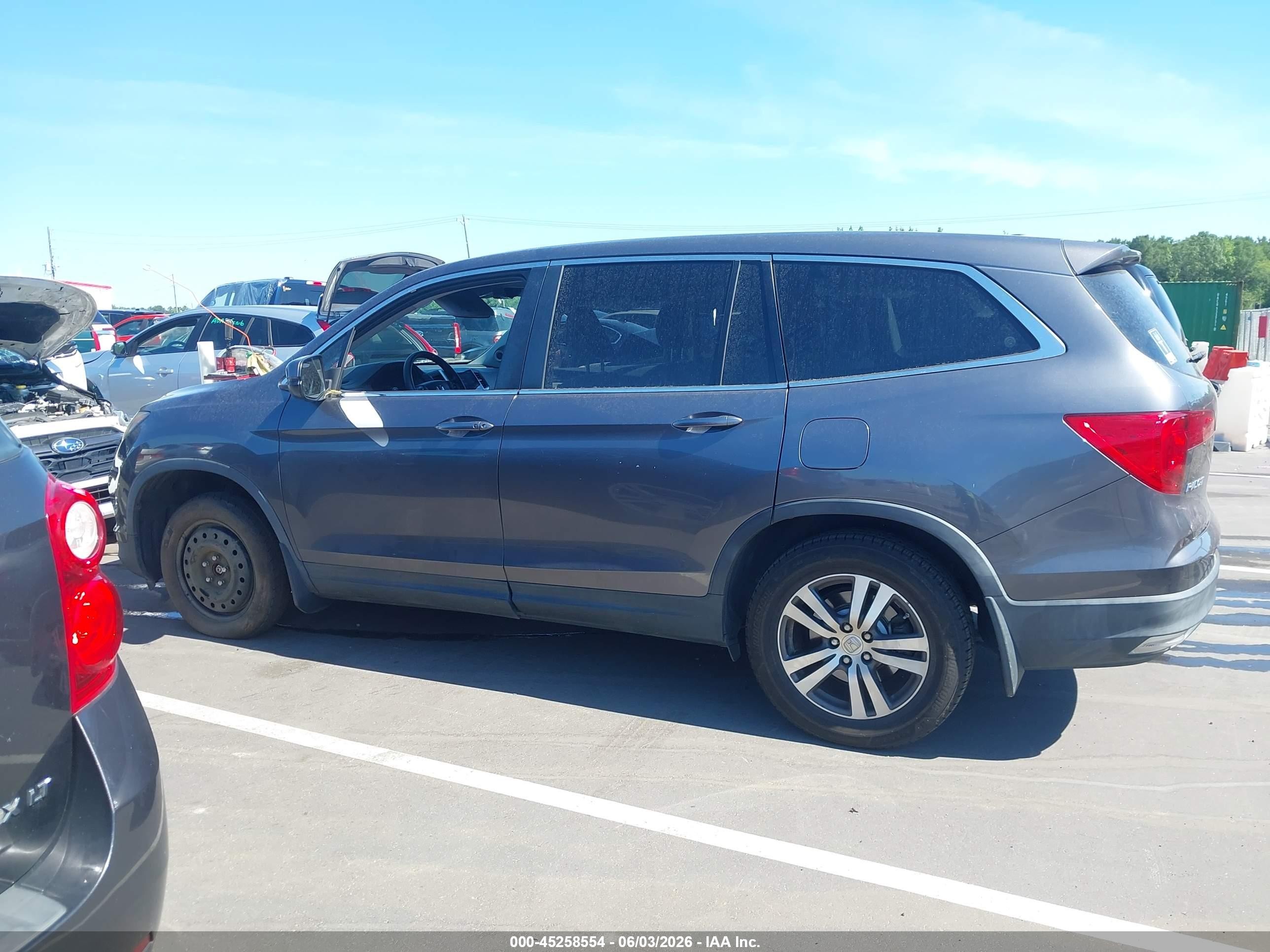 2018 Honda Pilot Ex Gray vin: 5FNYF5H35JB014735