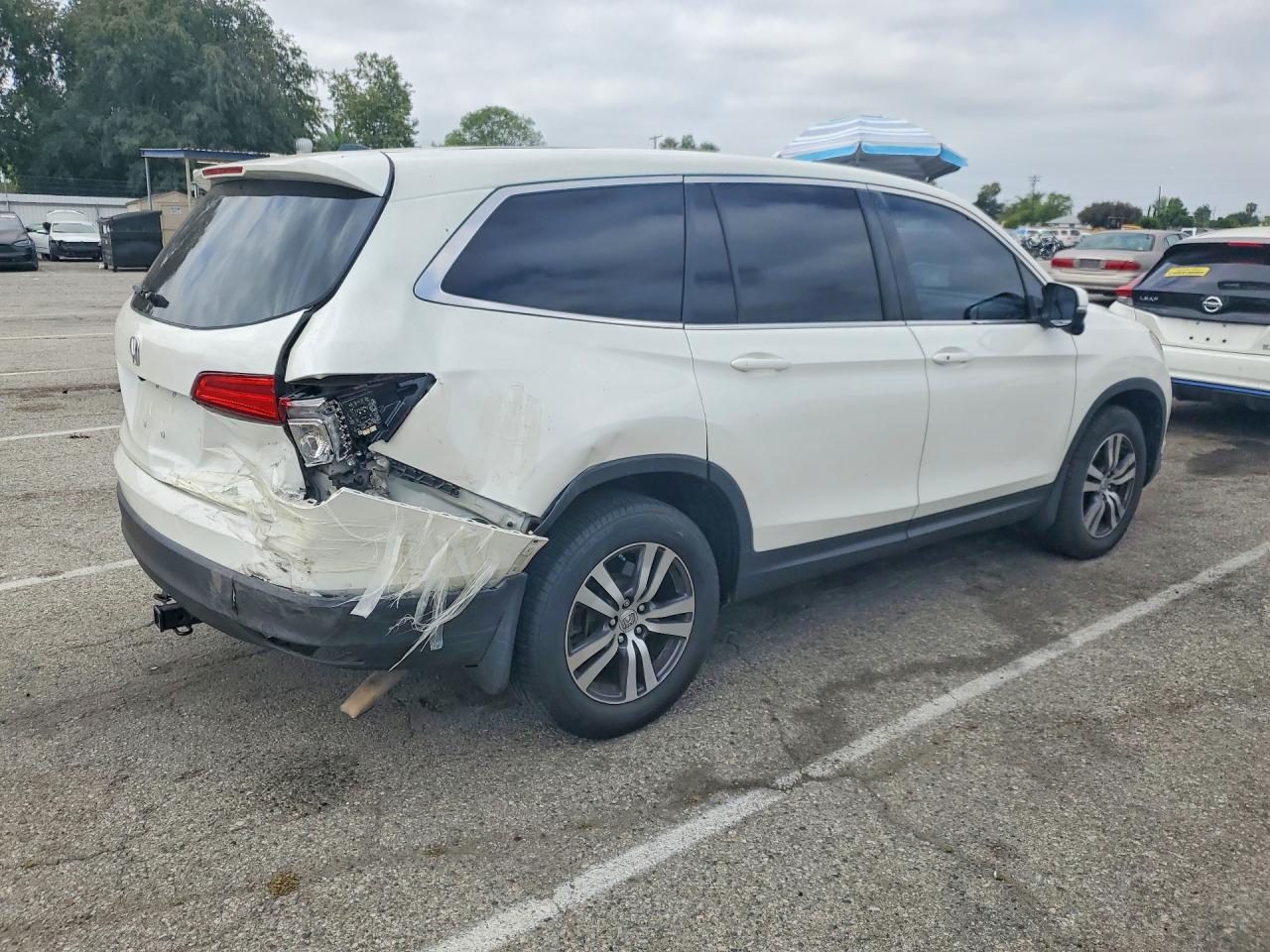 2018 Honda Pilot Exl White vin: 5FNYF5H52JB022955