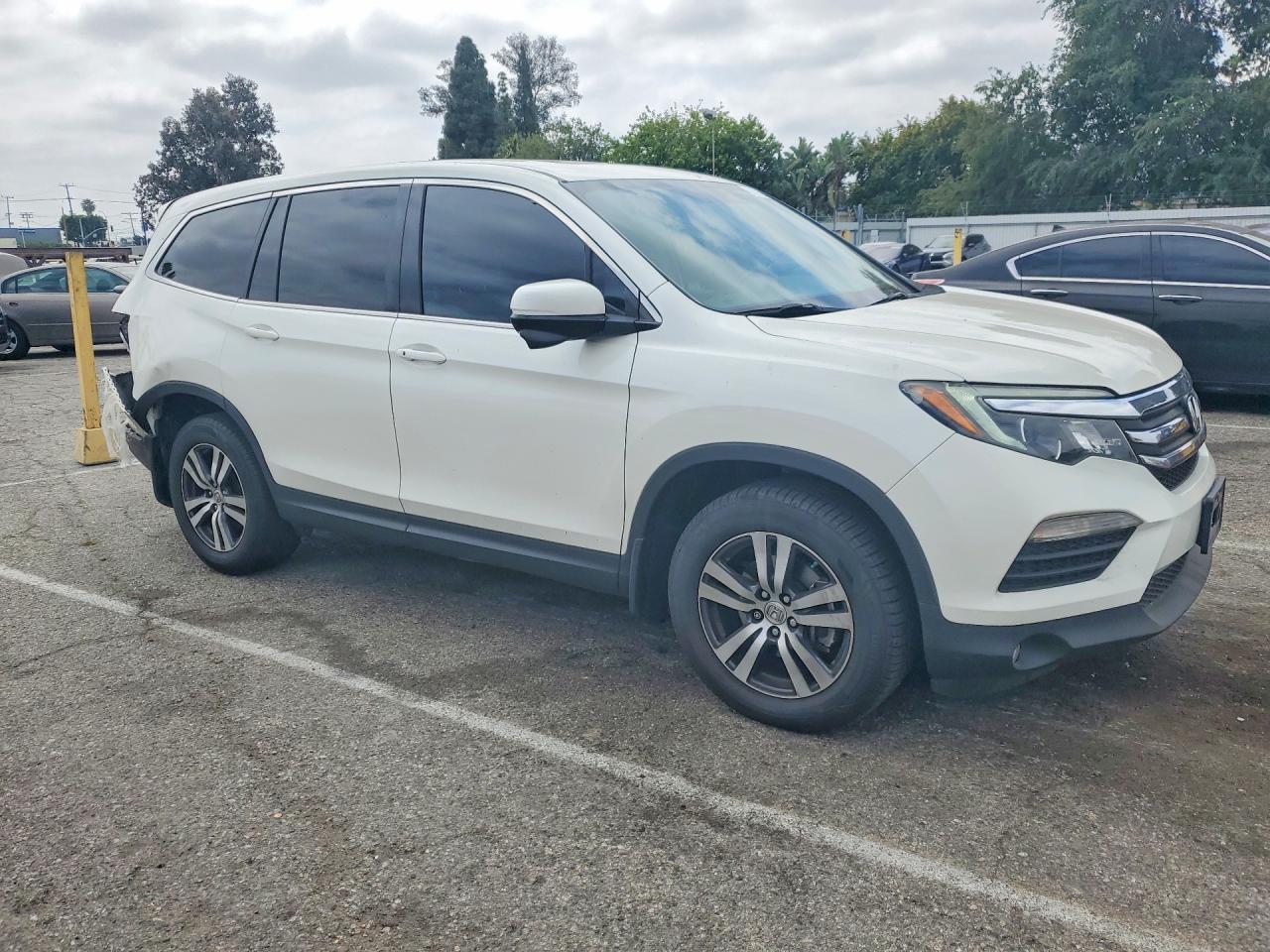2018 Honda Pilot Exl White vin: 5FNYF5H52JB022955