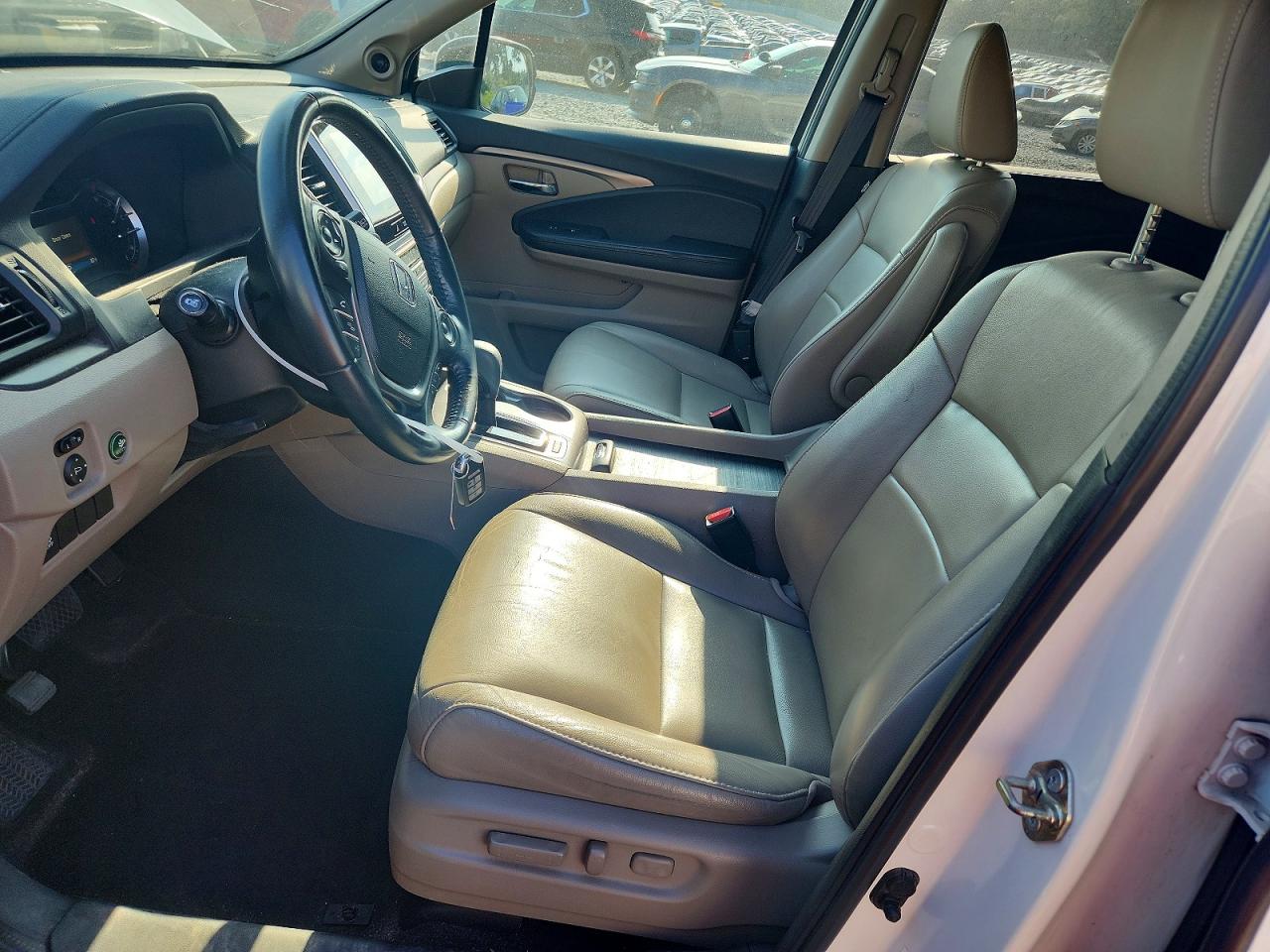 2018 Honda Pilot Exl White vin: 5FNYF5H55JB008502