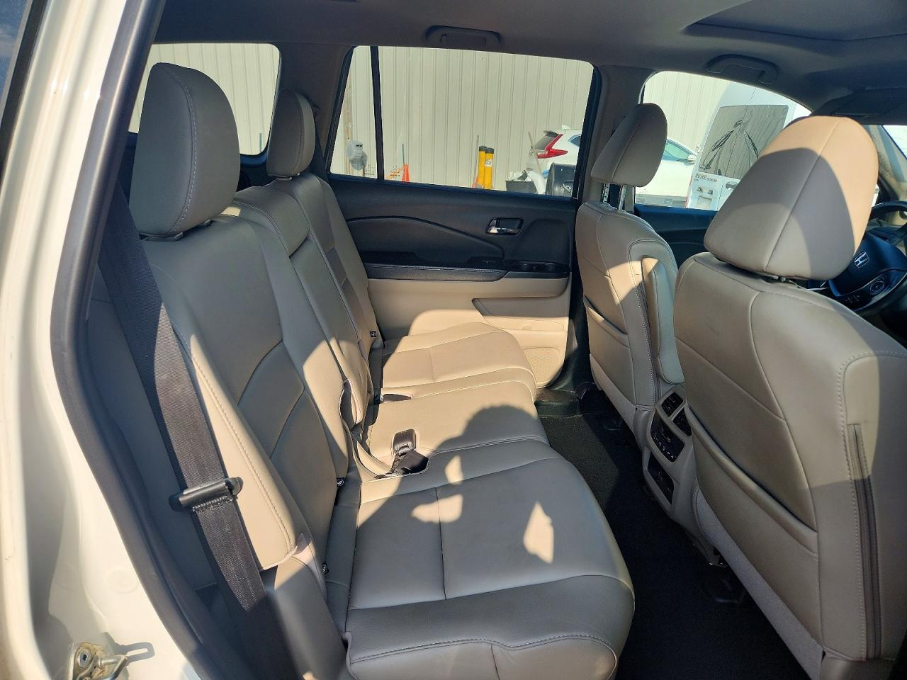 2018 Honda Pilot Exl White vin: 5FNYF5H55JB008502