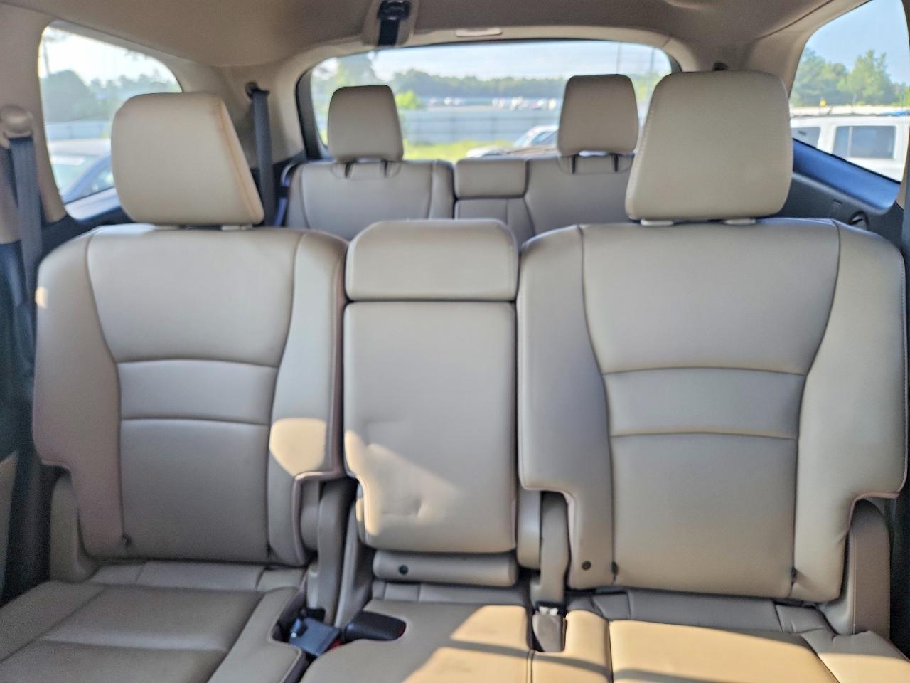 2018 Honda Pilot Exl White vin: 5FNYF5H55JB008502
