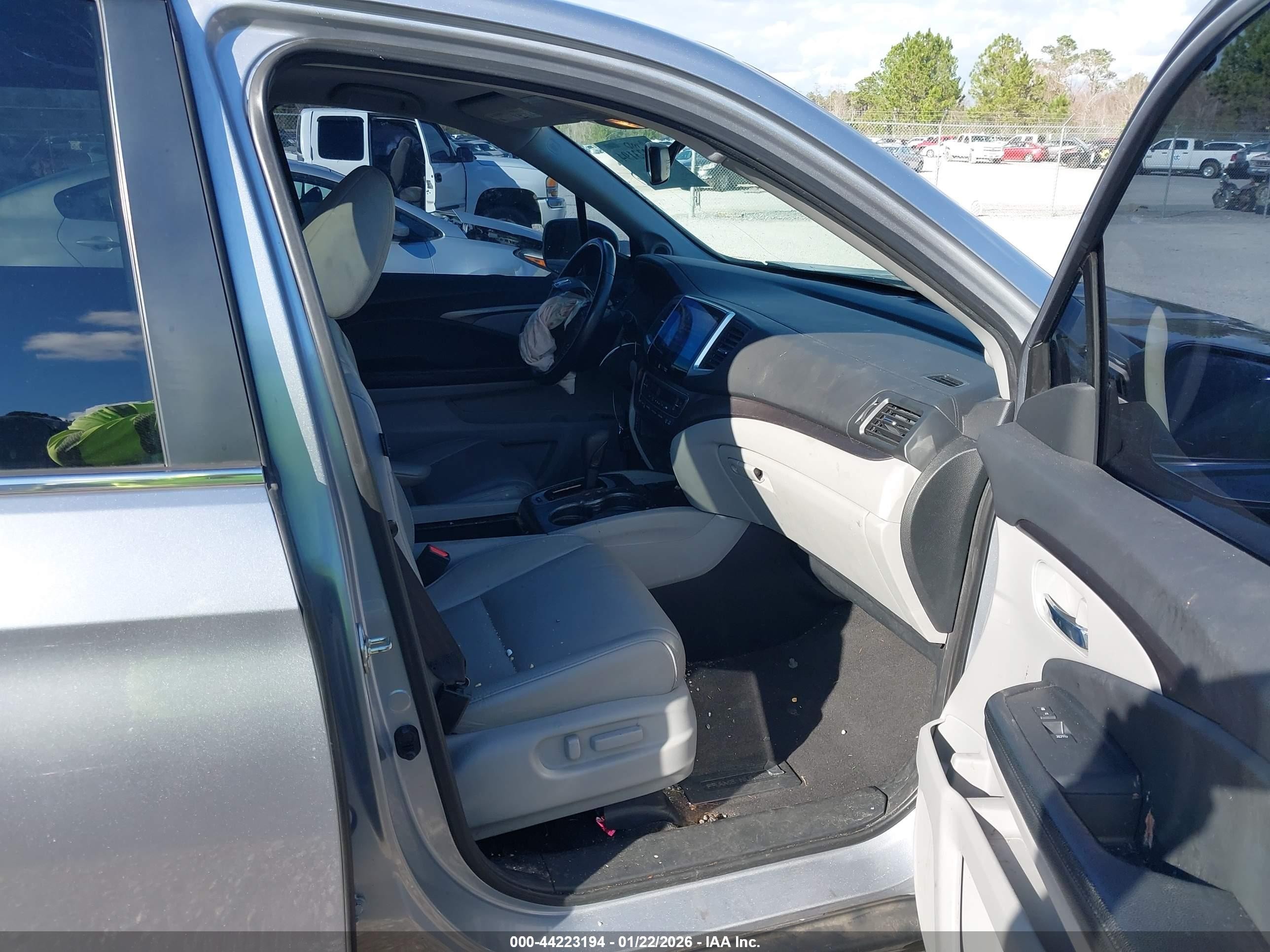 2017 Honda Pilot Ex-l Серебряный vin: 5FNYF5H57HB000198