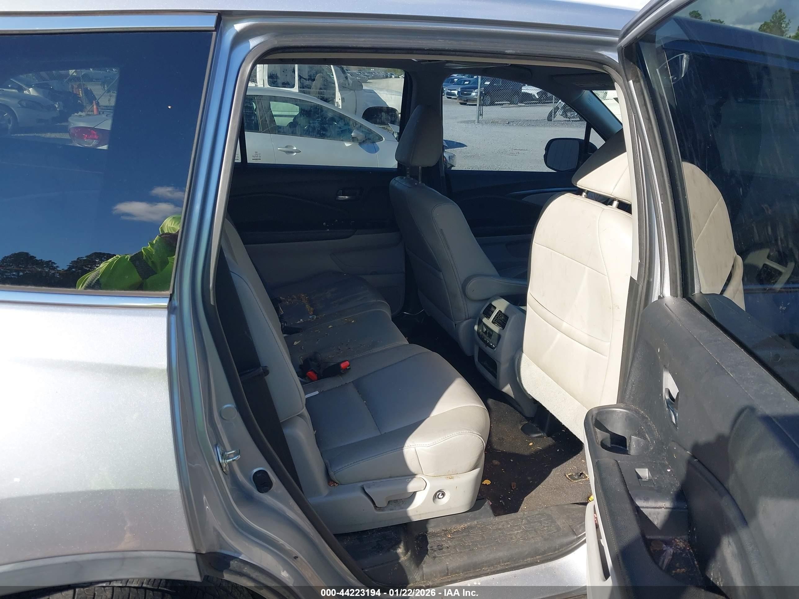2017 Honda Pilot Ex-l Серебряный vin: 5FNYF5H57HB000198