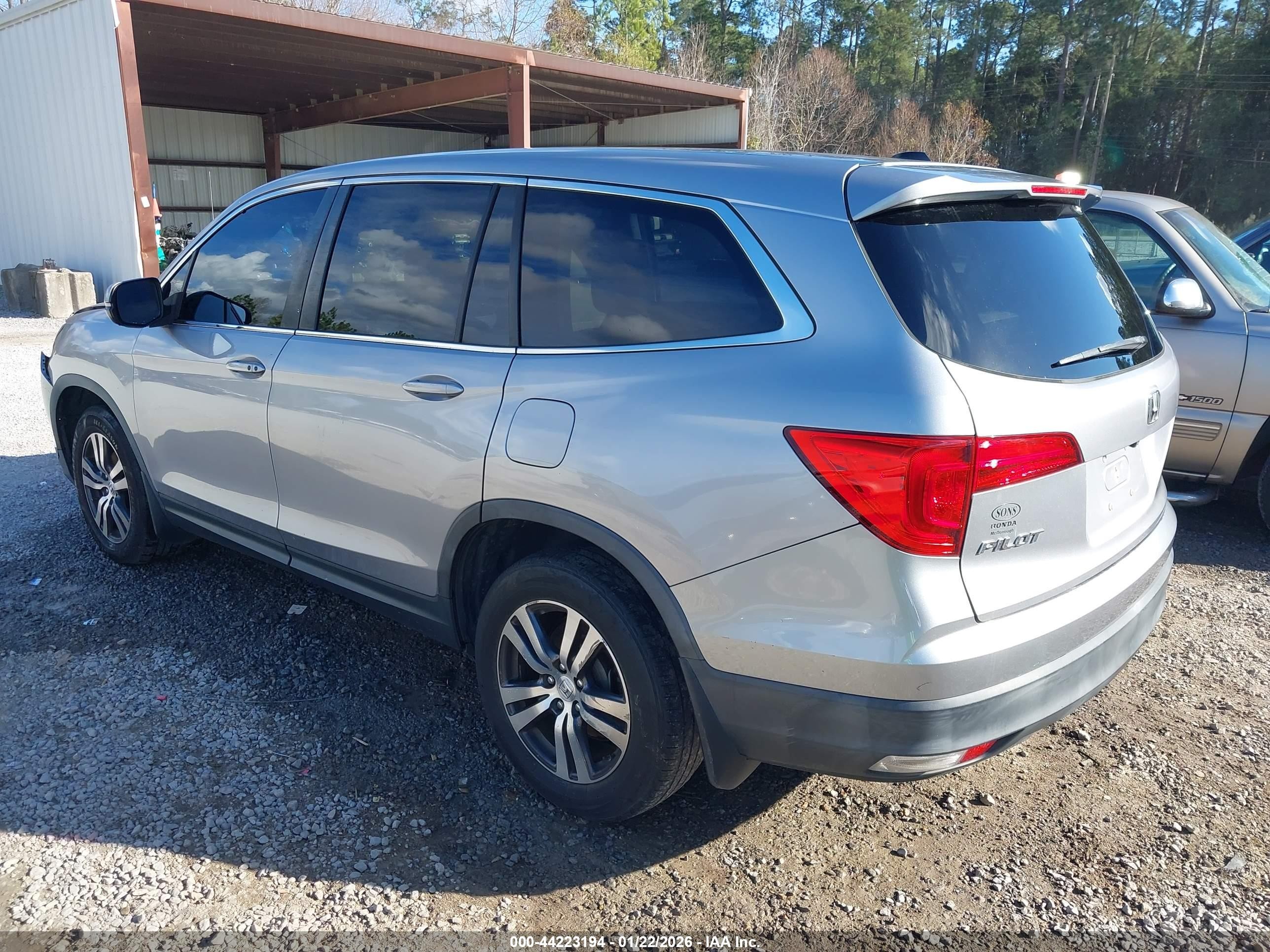 2017 Honda Pilot Ex-l Серебряный vin: 5FNYF5H57HB000198