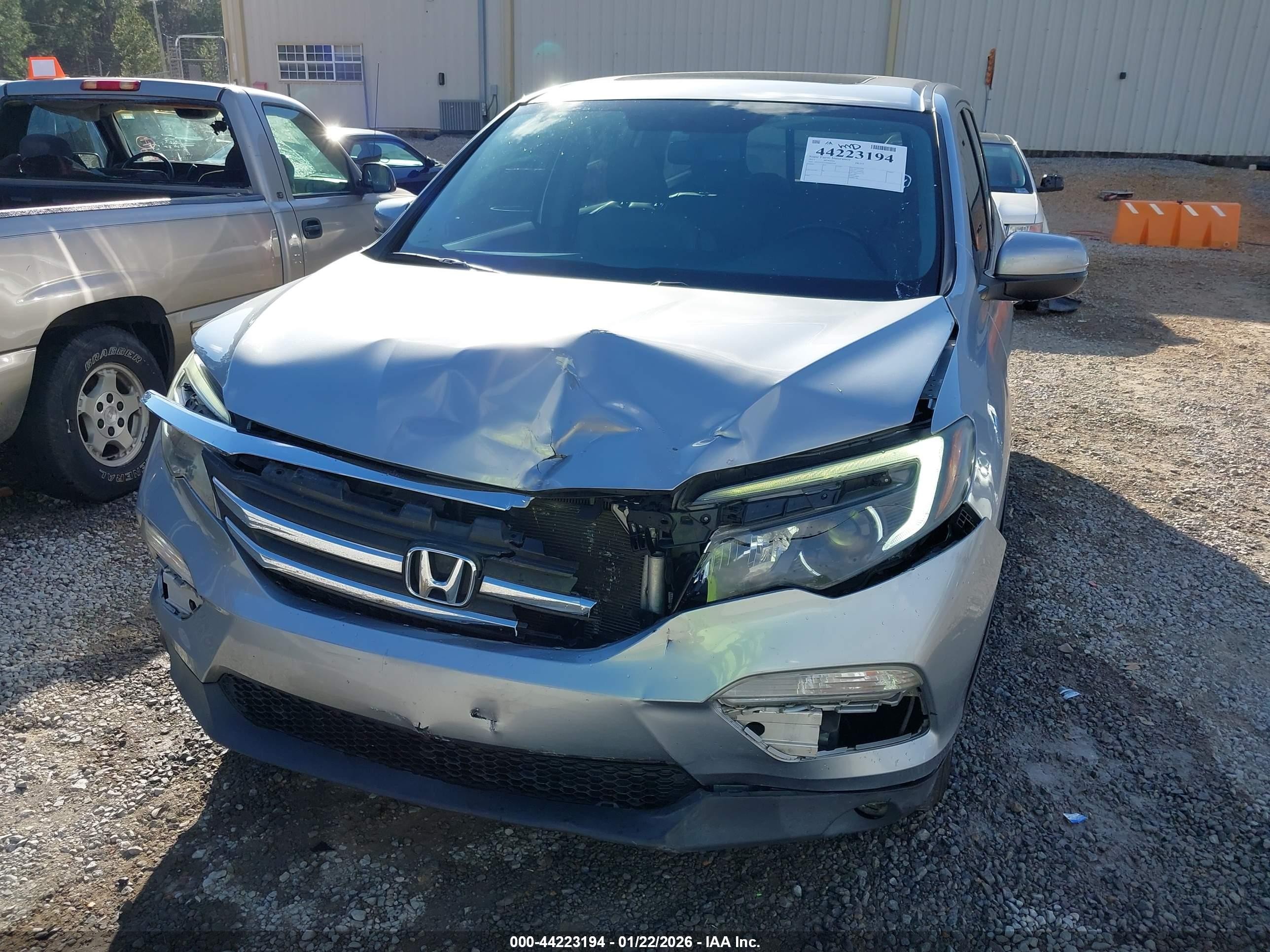 2017 Honda Pilot Ex-l Серебряный vin: 5FNYF5H57HB000198