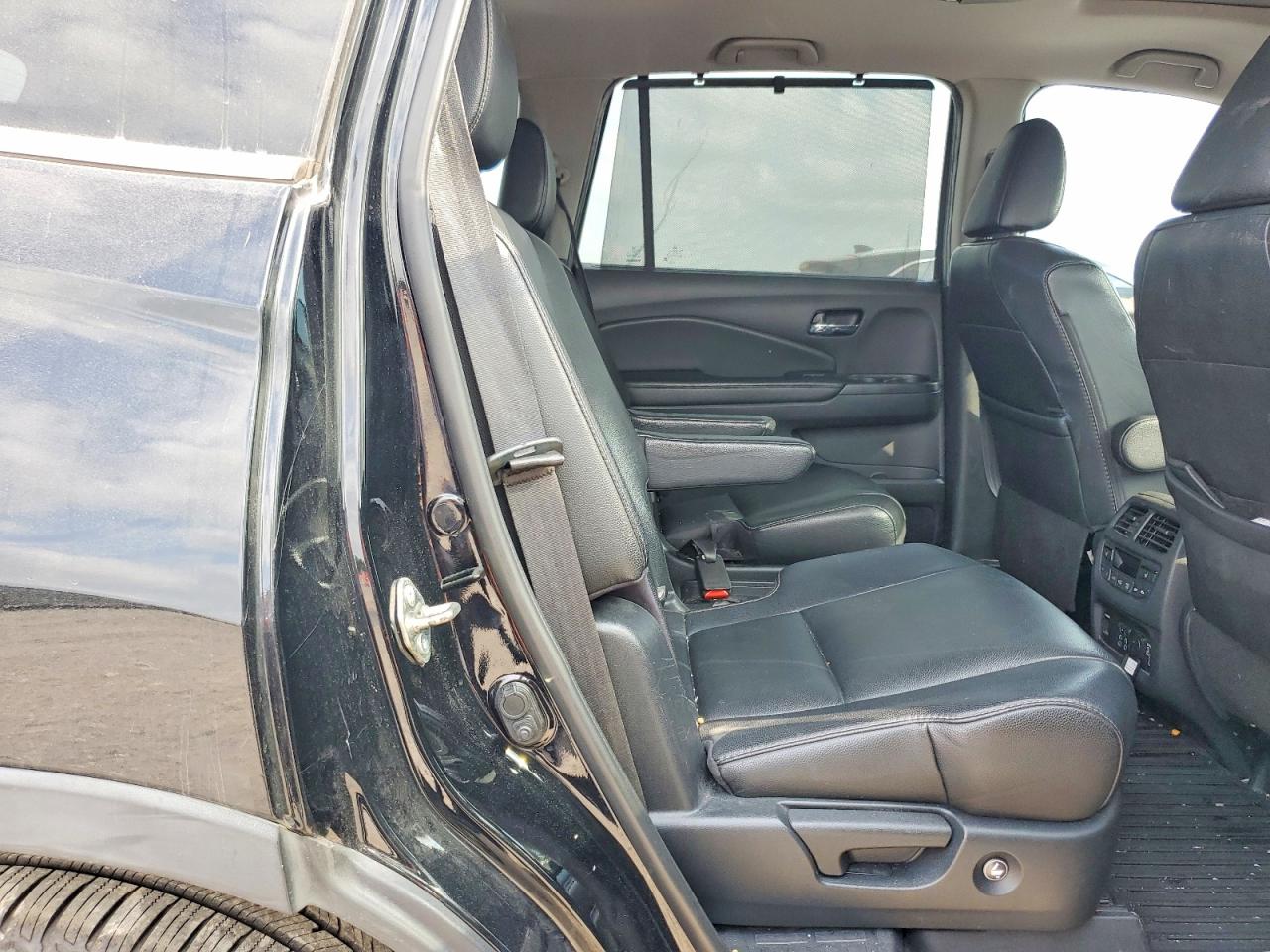 2020 Honda Pilot Touring Black vin: 5FNYF5H62LB006086