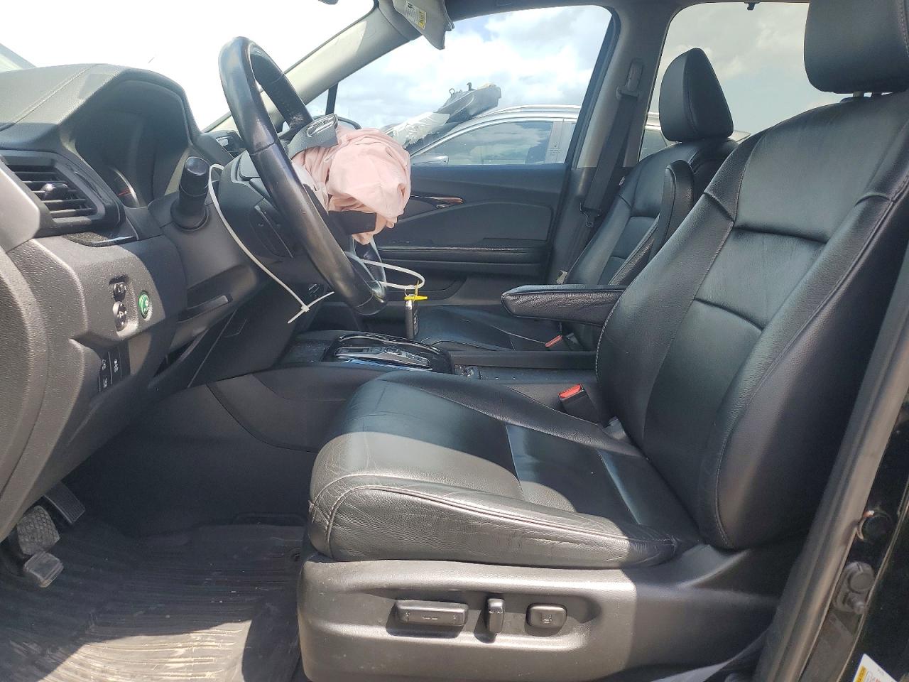 2020 Honda Pilot Touring Black vin: 5FNYF5H62LB006086
