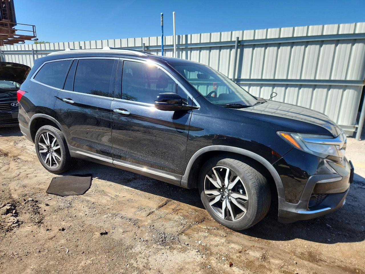 2019 Honda Pilot Touring Black vin: 5FNYF5H66KB007773
