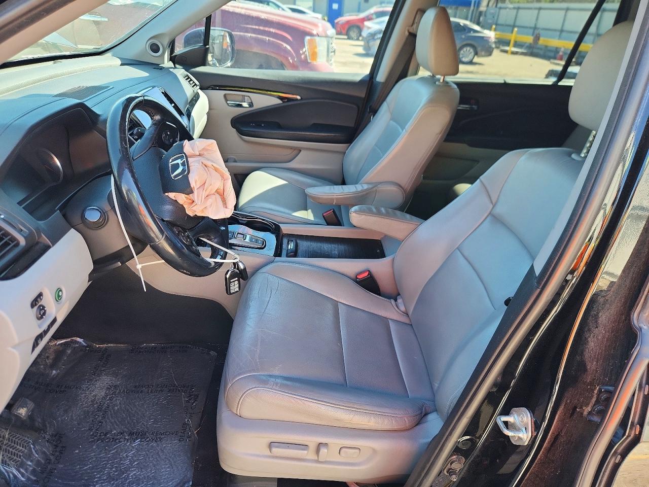 2019 Honda Pilot Touring Black vin: 5FNYF5H66KB007773
