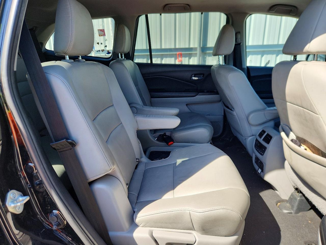 2019 Honda Pilot Touring Black vin: 5FNYF5H66KB007773