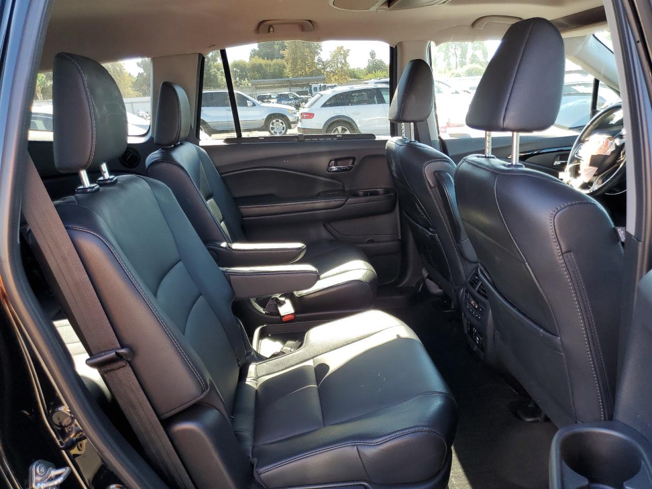 2019 Honda Pilot Touring Black vin: 5FNYF5H68KB036515
