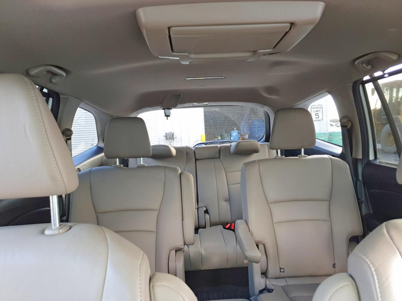 2019 Honda Pilot Touring White vin: 5FNYF5H69KB000851