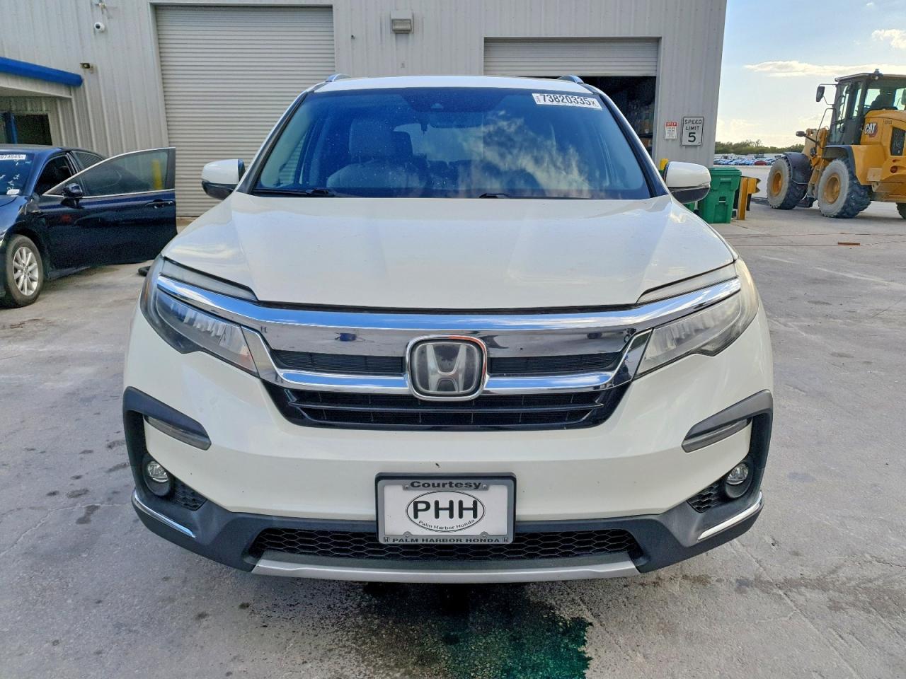 2019 Honda Pilot Touring White vin: 5FNYF5H69KB000851
