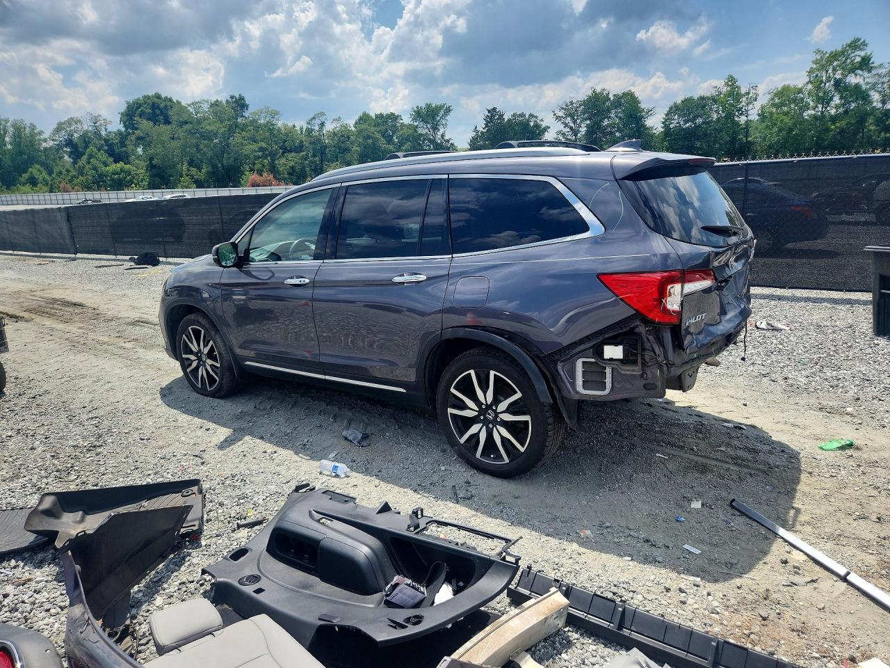 2019 Honda Pilot Touring Gray vin: 5FNYF5H91KB022658