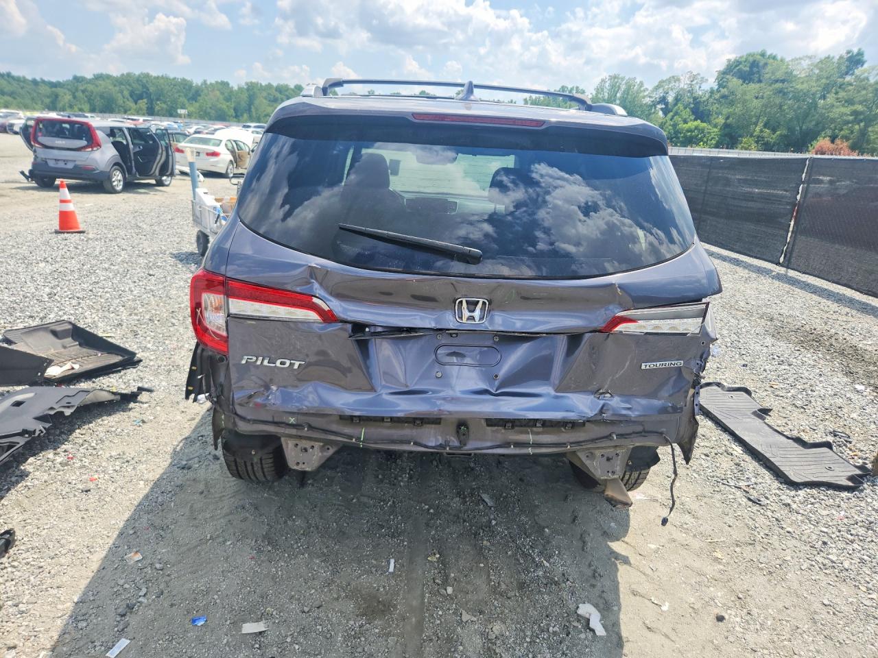 2019 Honda Pilot Touring Gray vin: 5FNYF5H91KB022658