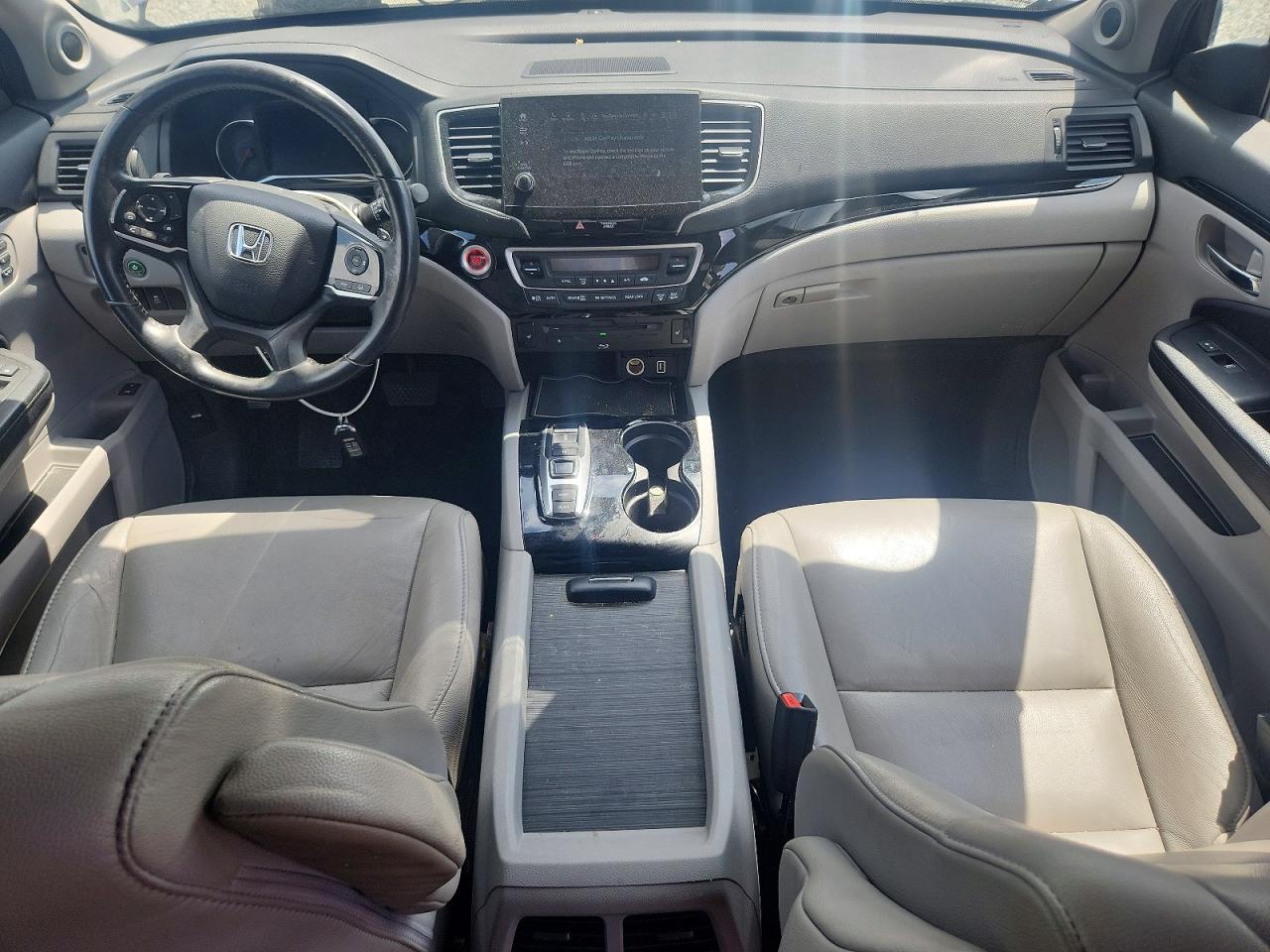 2019 Honda Pilot Touring Gray vin: 5FNYF5H91KB022658