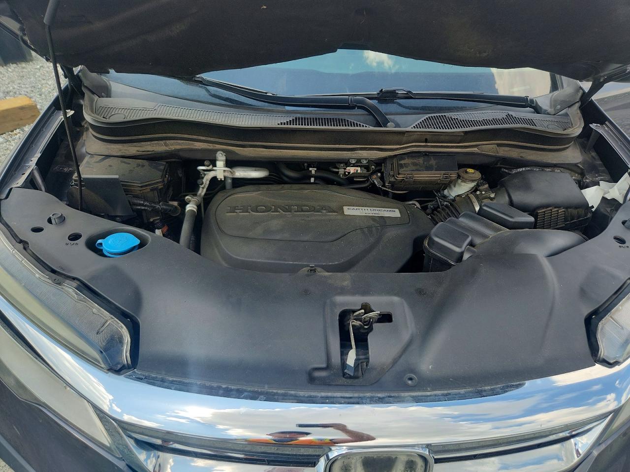 2019 Honda Pilot Touring Gray vin: 5FNYF5H91KB022658