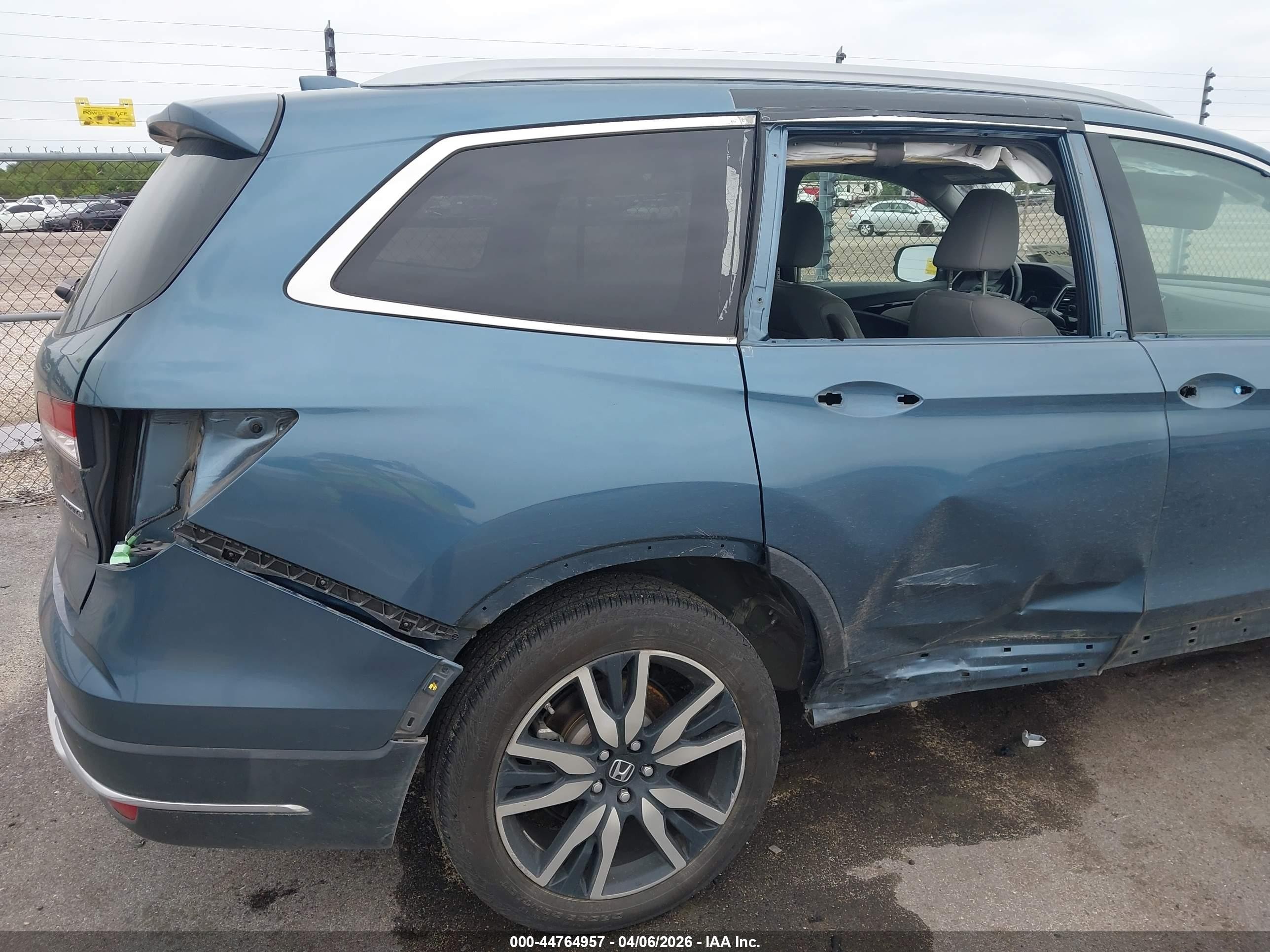 2021 Honda Pilot 2wd Touring 8 Passenger Синий vin: 5FNYF5H94MB042440