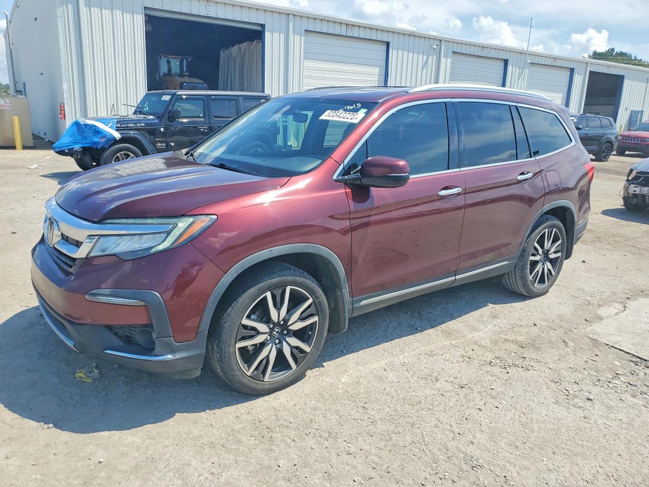 2019 Honda Pilot Touring Burgundy vin: 5FNYF5H98KB015934