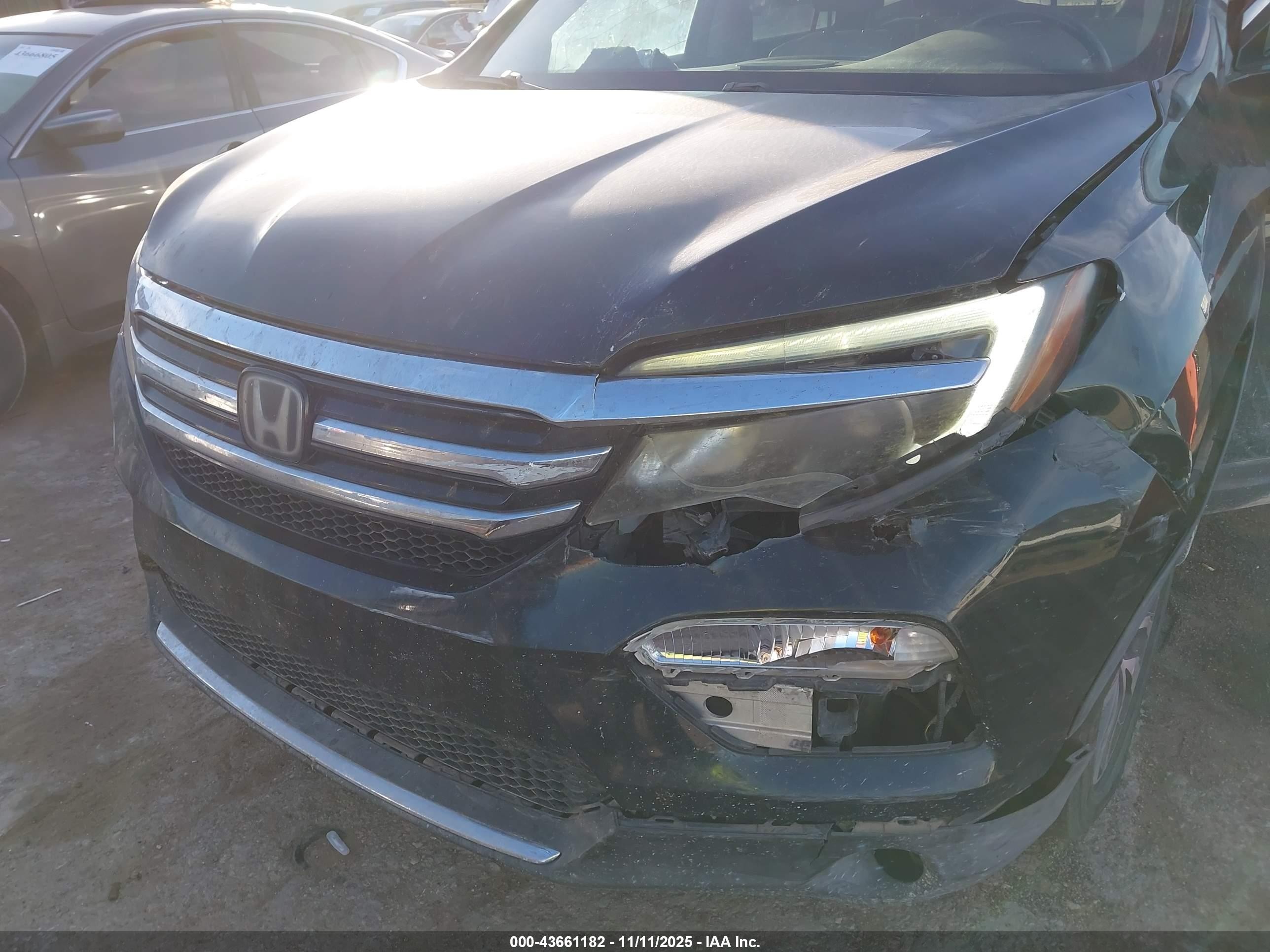 2017 Honda Pilot Touring Green vin: 5FNYF5H99HB034243