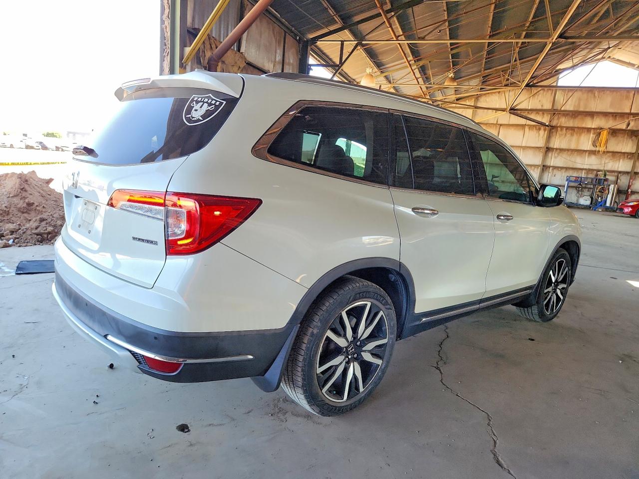 2020 Honda Pilot Touring White vin: 5FNYF5H99LB009853
