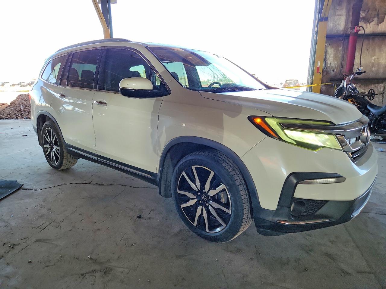 2020 Honda Pilot Touring White vin: 5FNYF5H99LB009853
