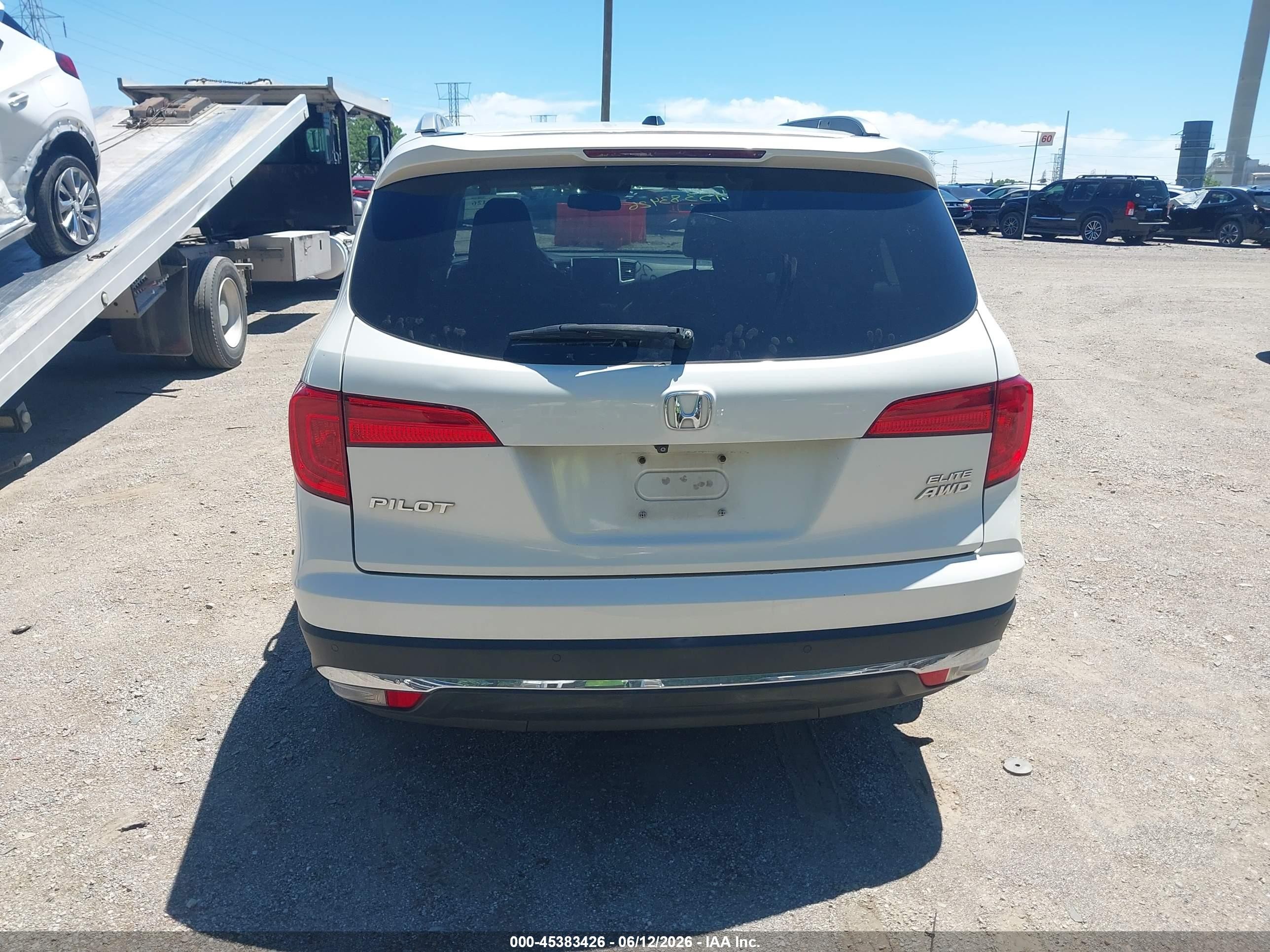 2017 Honda Pilot Elite White vin: 5FNYF6H00HB027351