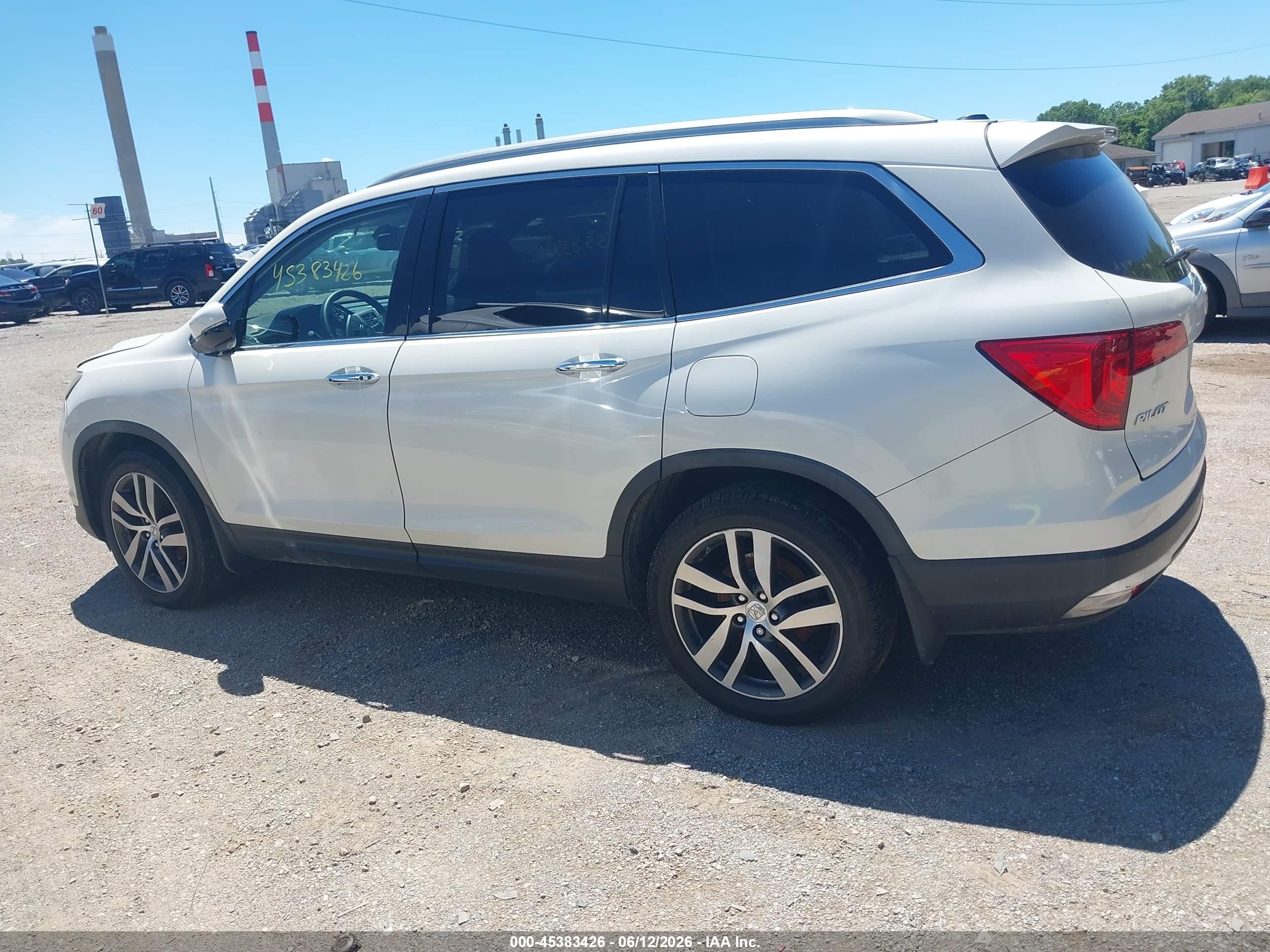 2017 Honda Pilot Elite White vin: 5FNYF6H00HB027351