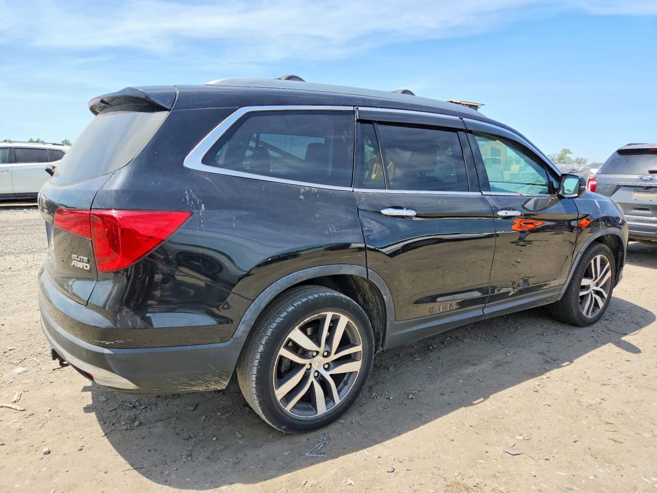 2017 Honda Pilot Elite Black vin: 5FNYF6H01HB105362