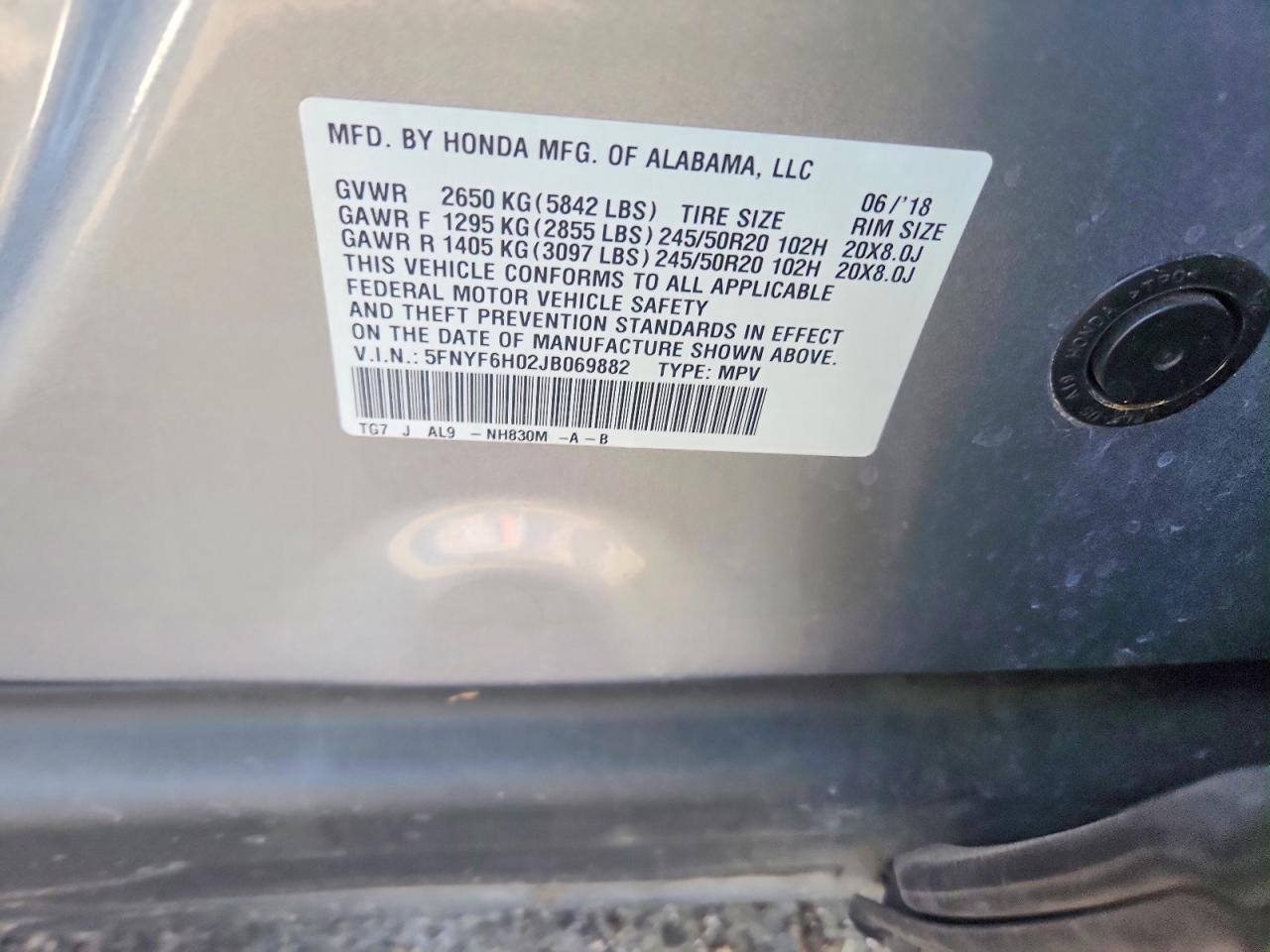 2018 Honda Pilot Elite Silver vin: 5FNYF6H02JB069882