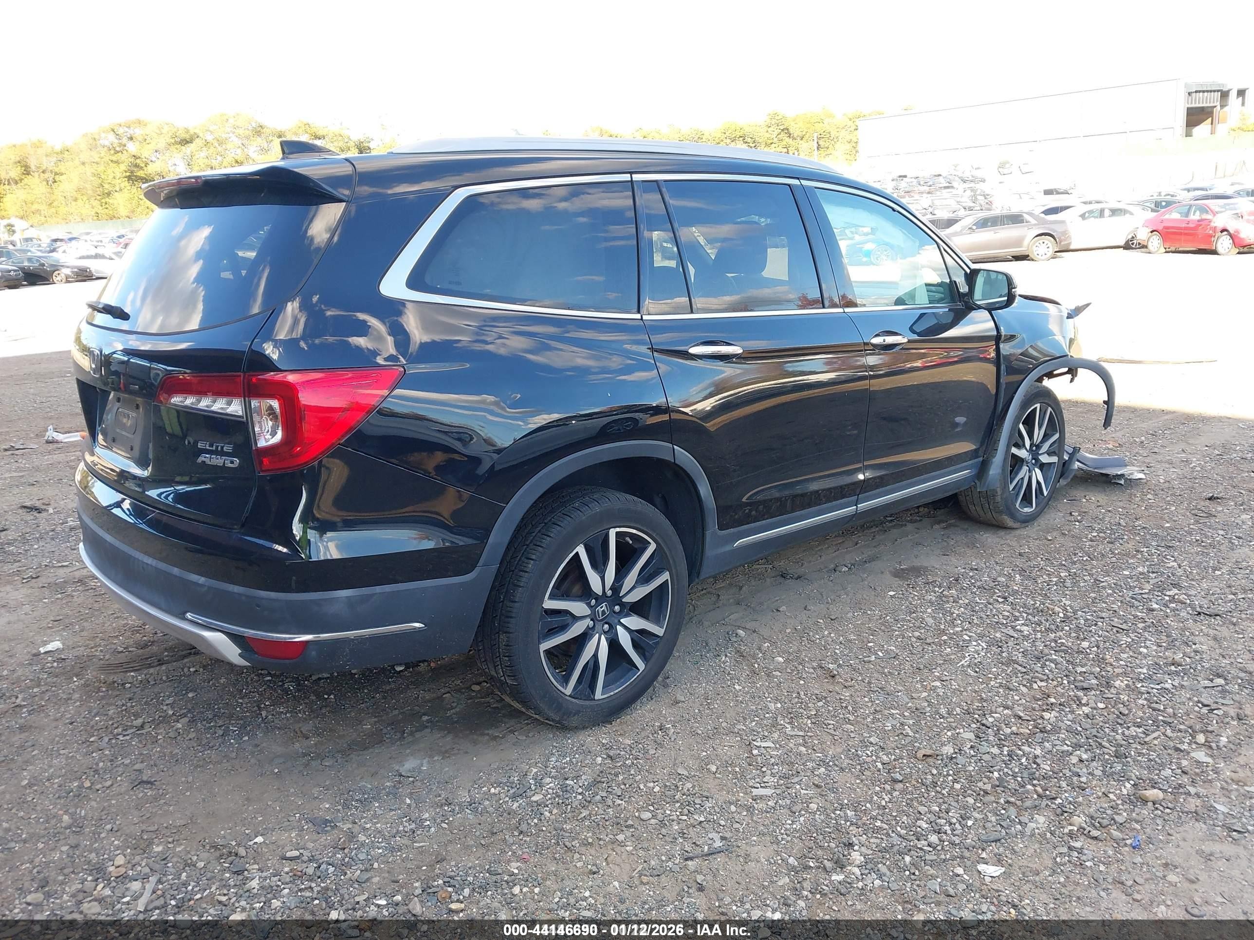 2019 Honda Pilot Elite Black vin: 5FNYF6H02KB023924