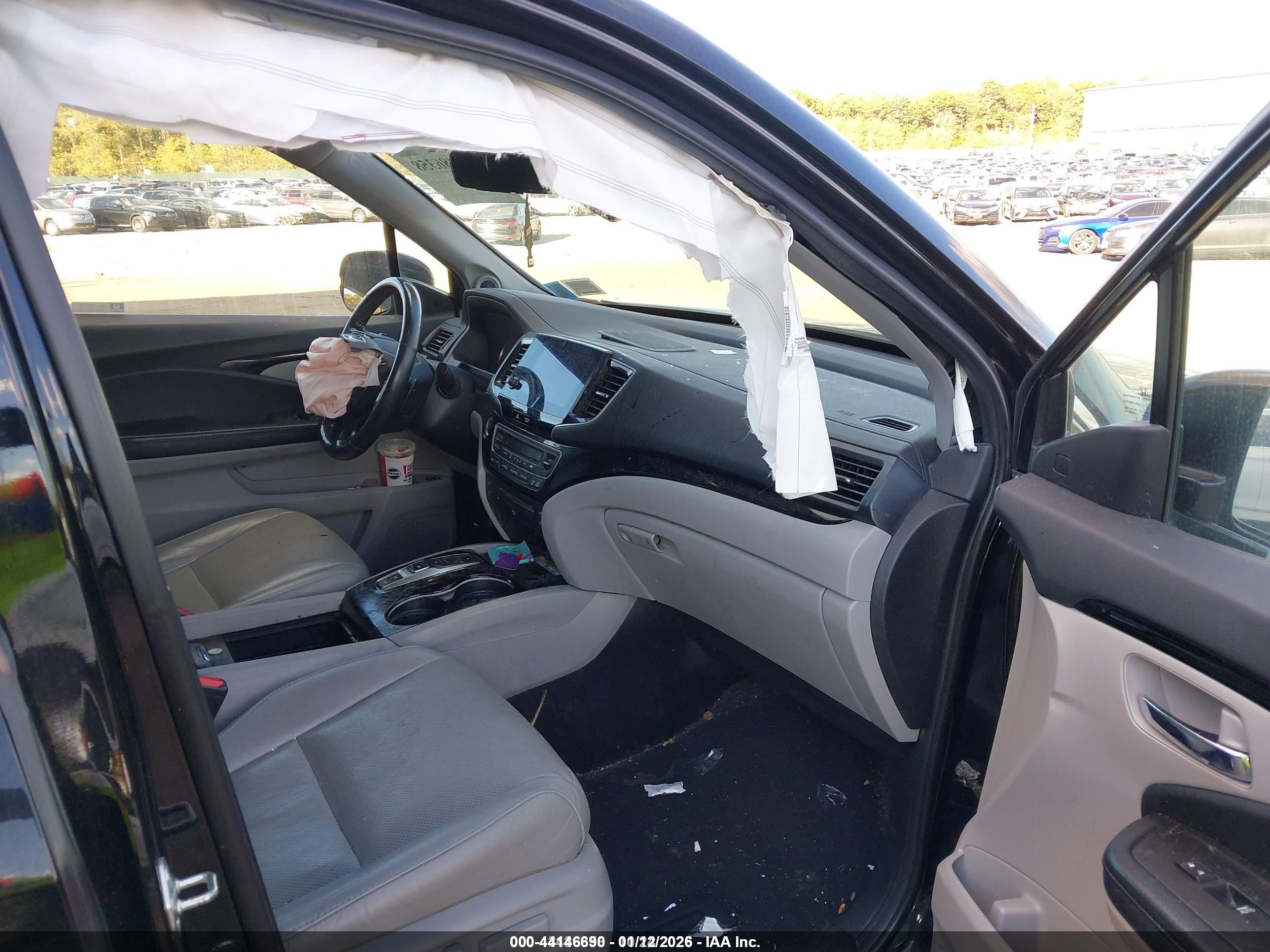 2019 Honda Pilot Elite Black vin: 5FNYF6H02KB023924