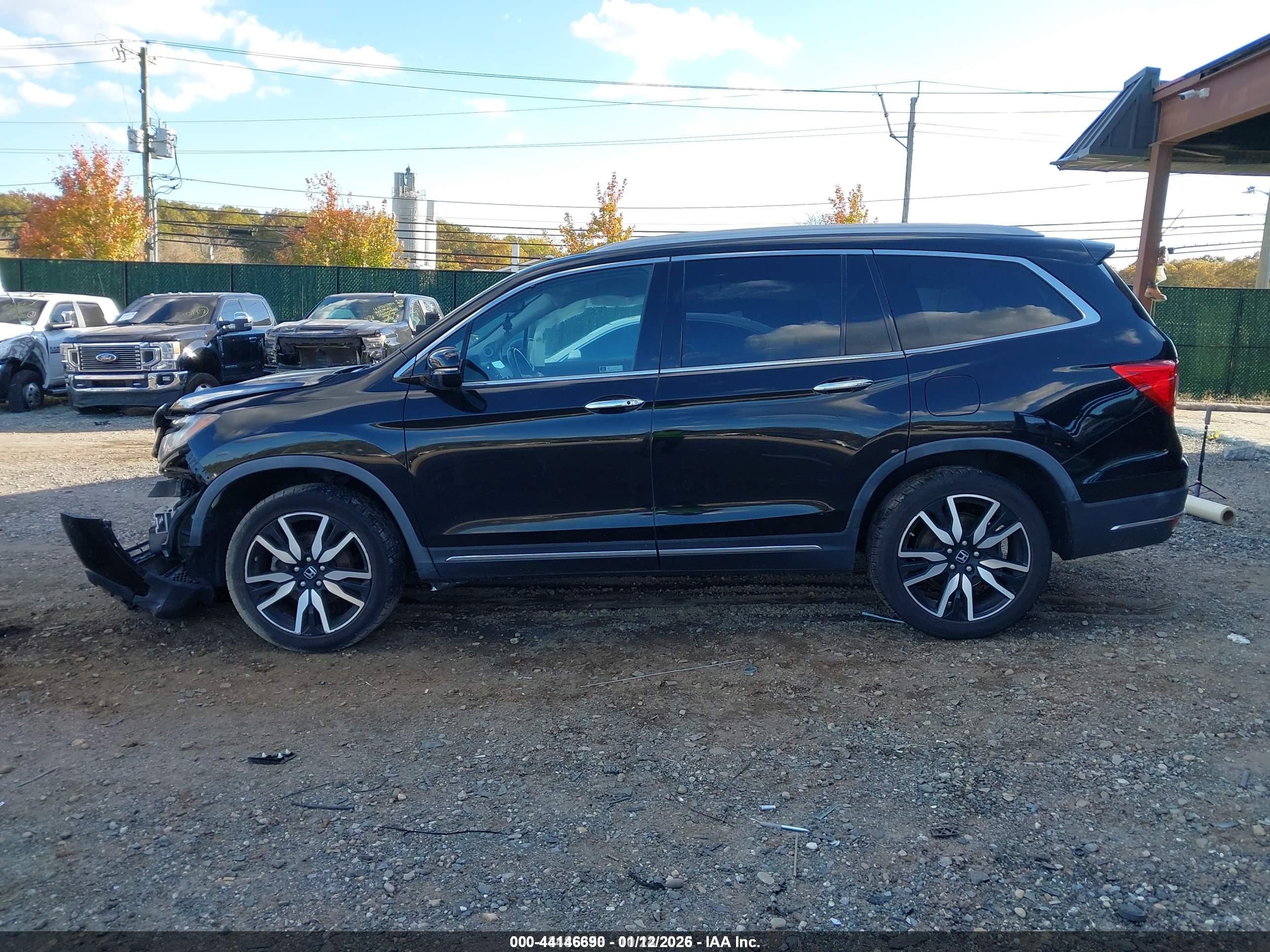 2019 Honda Pilot Elite Black vin: 5FNYF6H02KB023924