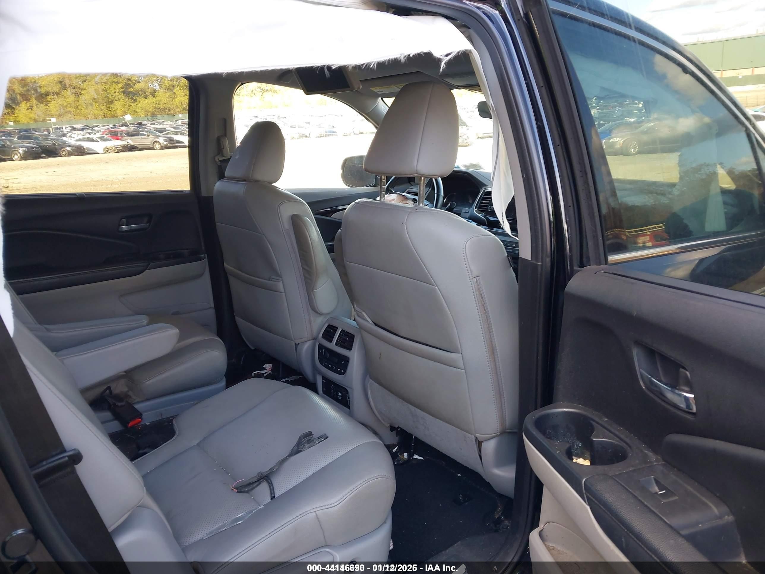 2019 Honda Pilot Elite Black vin: 5FNYF6H02KB023924
